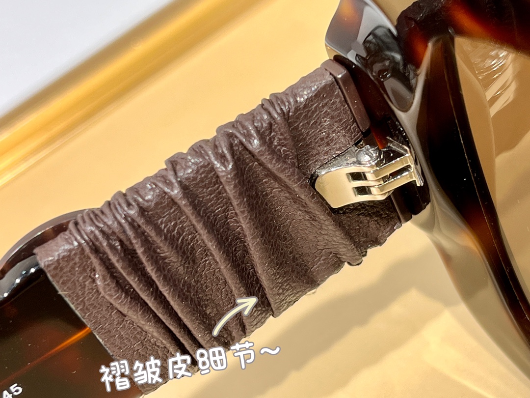 高品質シャネル サングラスコピーCH5474-01 ラージロゴ ダブルCプラス レザーデザインN級品