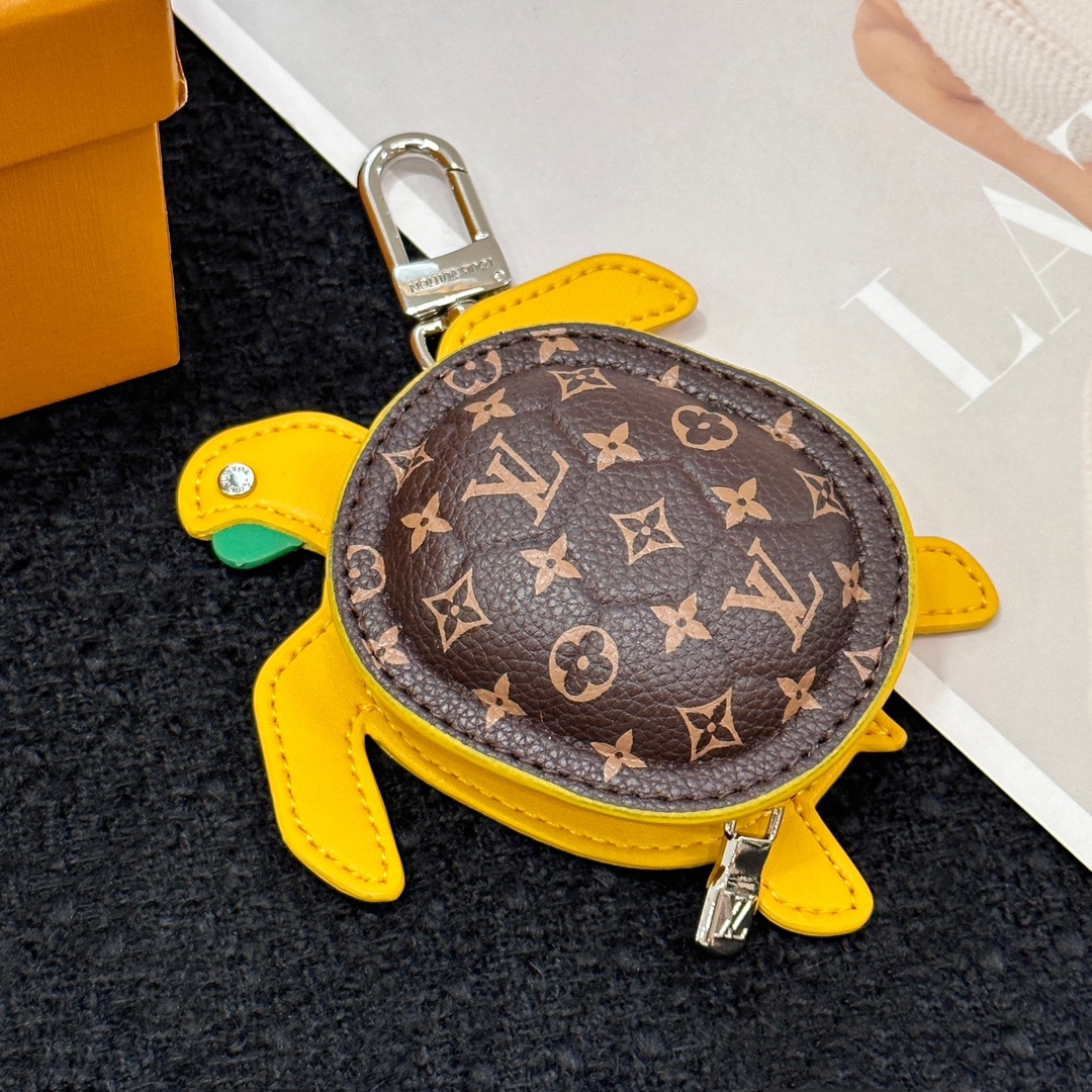 2024激安ルイ・ヴィトン タートルバッグ小物 キーホルダー ペンダント M01472高い品質