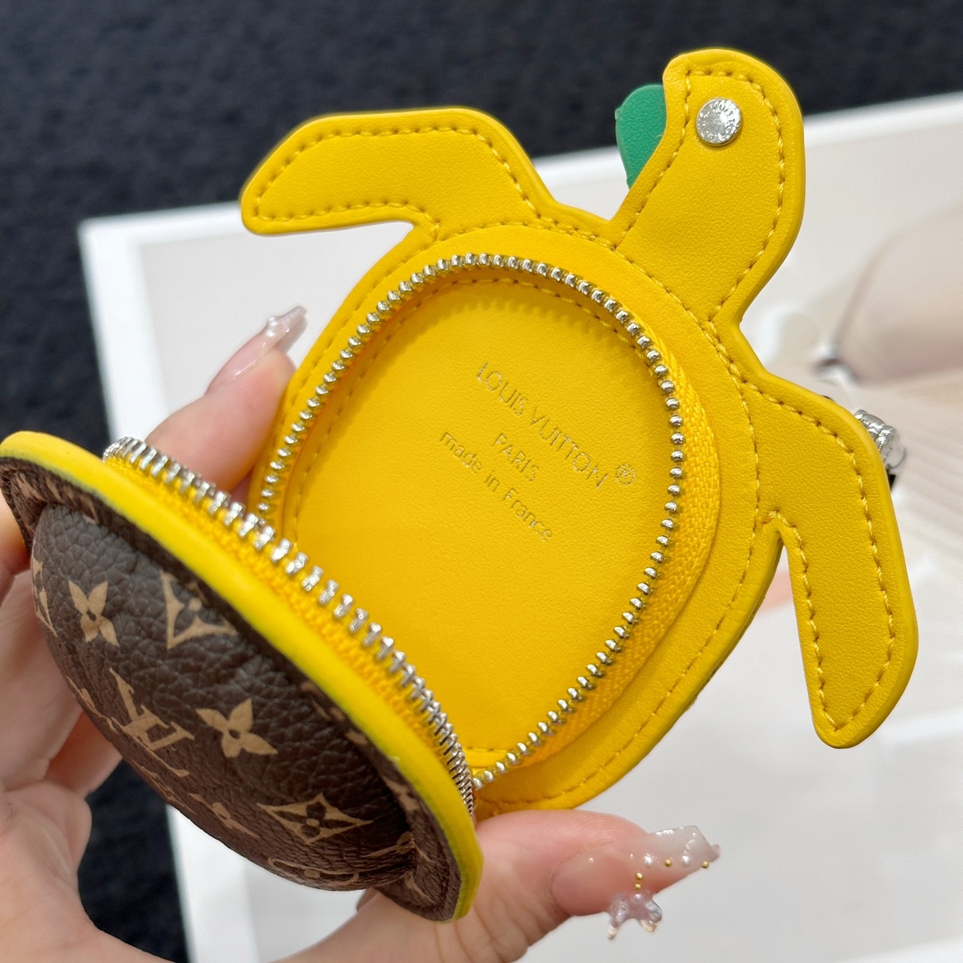 2024激安ルイ・ヴィトン タートルバッグ小物 キーホルダー ペンダント M01472品質保証