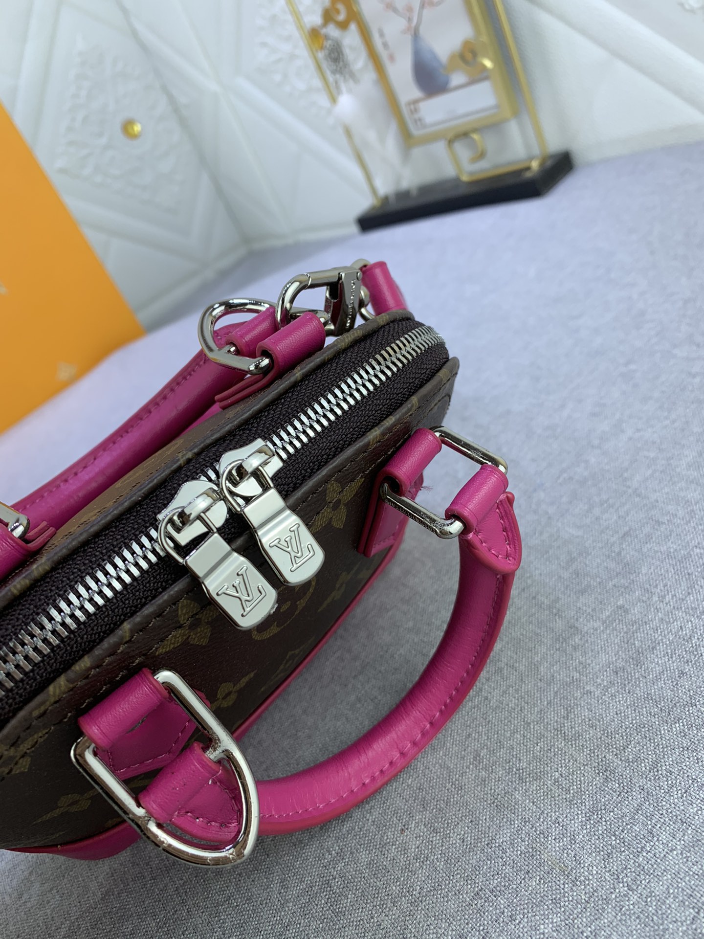 大人気のルイ・ヴィトン ミニシェルコピーバッグシリーズ M82717N級品