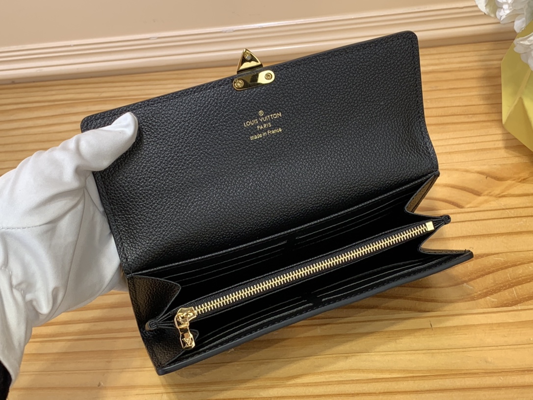 高品質ルイ・ヴィトン サラ・メティス ブラック エンボス財布 m82638代引きを販売
