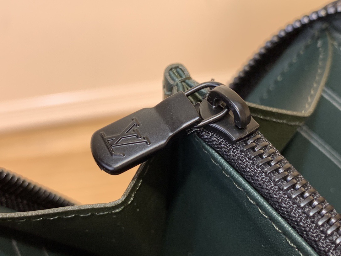 2025最新信頼が できる老舗ですルイヴィトン財布モノグラムコピージッピー 146444品質保証