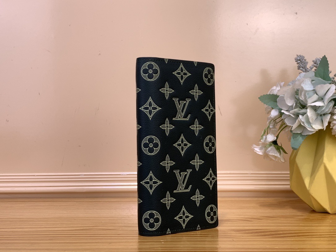 当店は業界ルイヴィトンコピーダークグリーンのプレス加工マネー信頼されており財布 146446通販