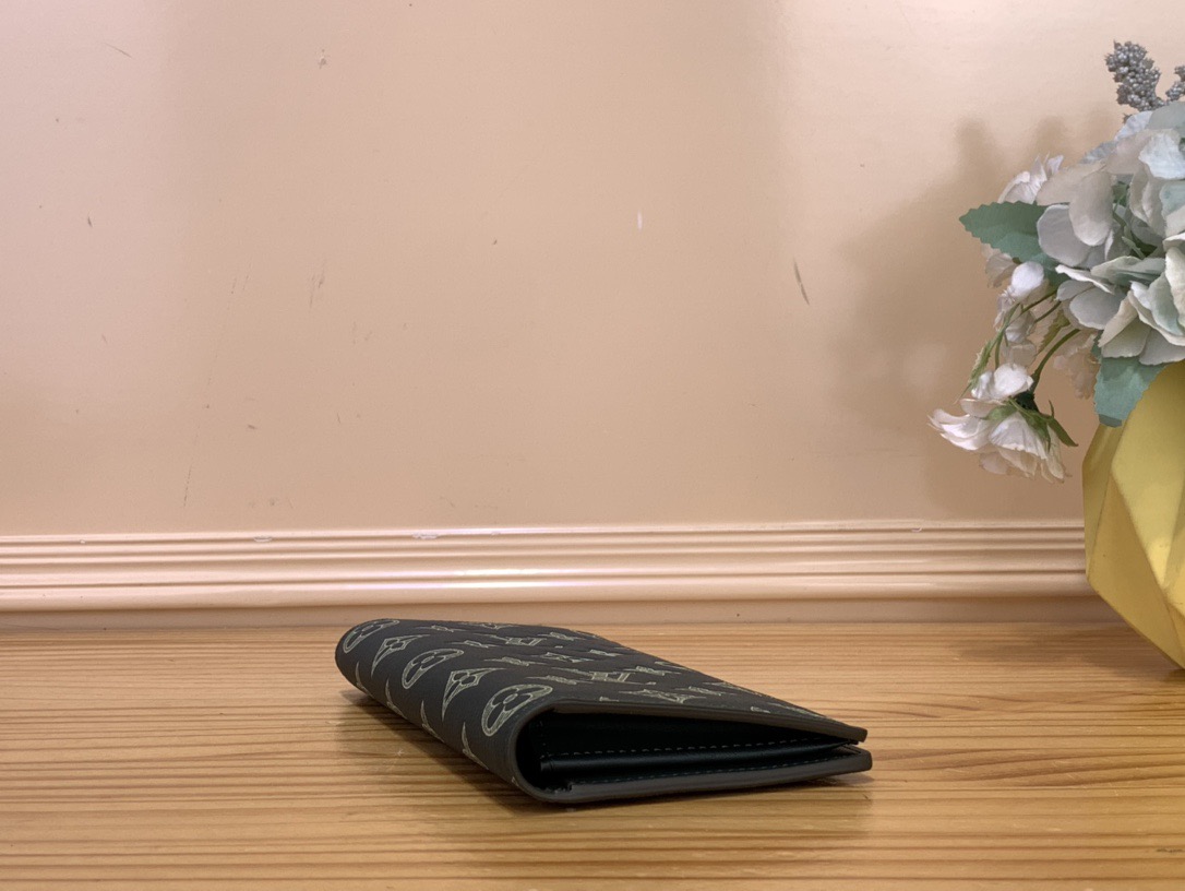 当店は業界ルイヴィトンコピーダークグリーンのプレス加工マネー信頼されており財布 146446高い品質