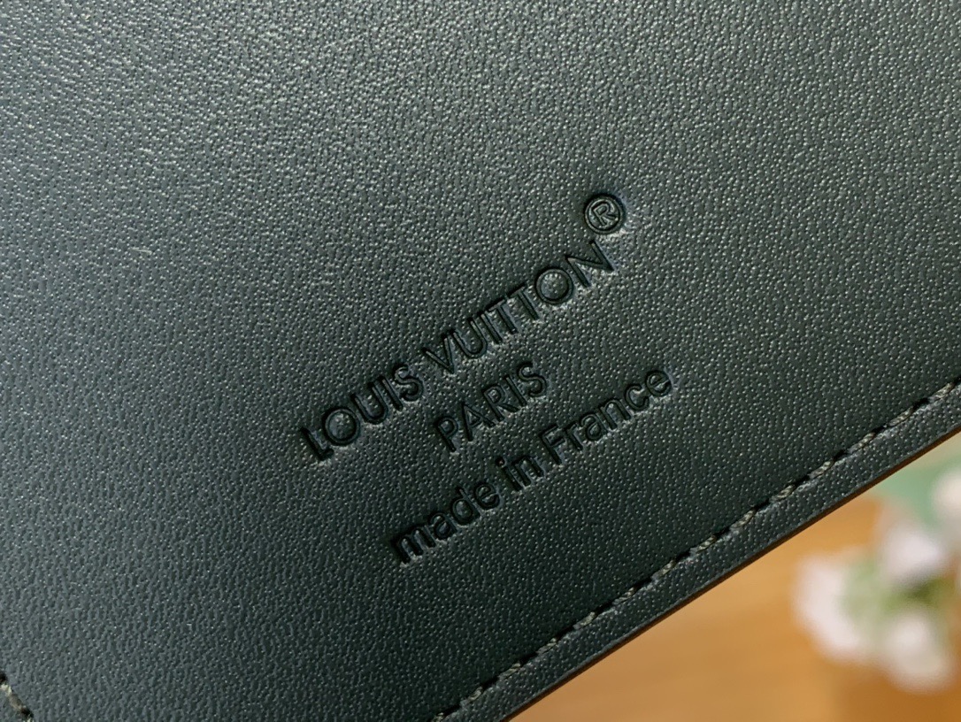 当店は業界ルイヴィトンコピーダークグリーンのプレス加工マネー信頼されており財布 146446最高級