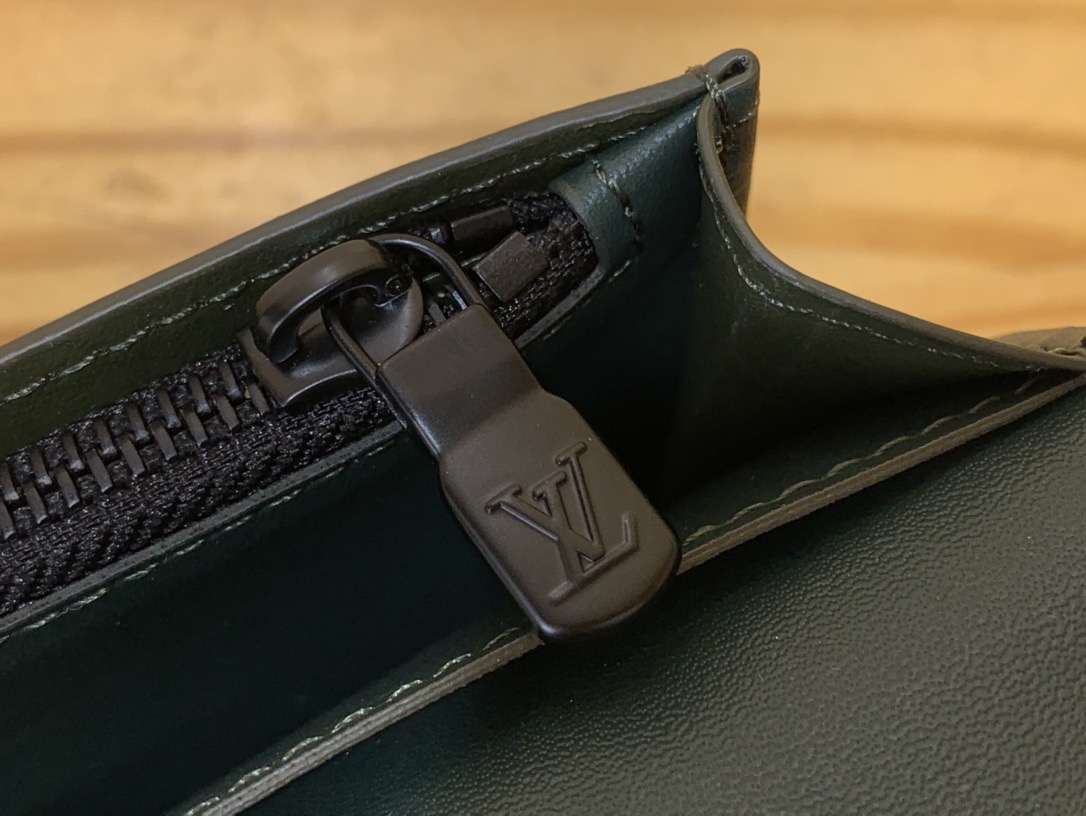 当店は業界ルイヴィトンコピーダークグリーンのプレス加工マネー信頼されており財布 146446代引きを販売