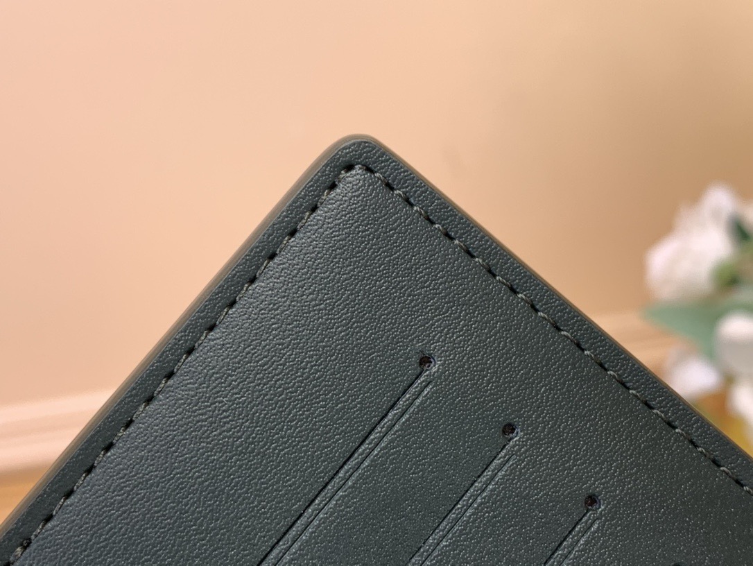 当店は業界ルイヴィトンコピーダークグリーンのプレス加工マネー信頼されており財布 146446品質保証