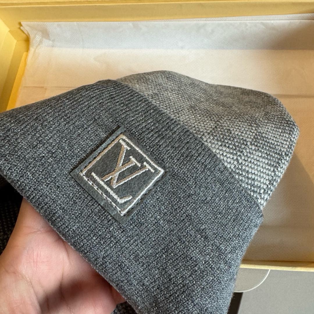 弊社はルイヴィトン商品コピーメンズ ウール ニットスカーフと帽子のセット 146690人気