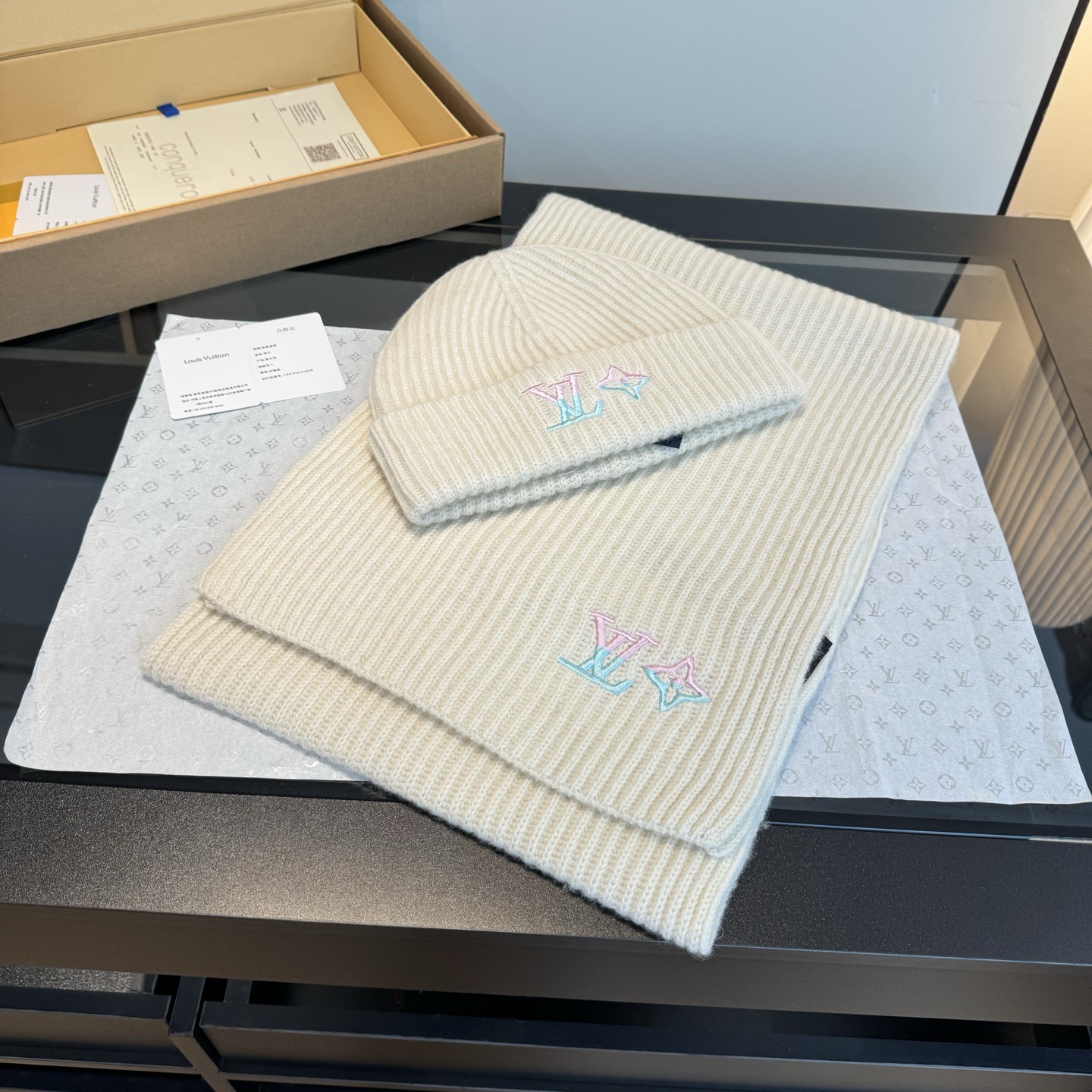 ルイヴィトン偽物マフラーコピー新定番スカーフと帽子のセット品質保証！ 146691通販