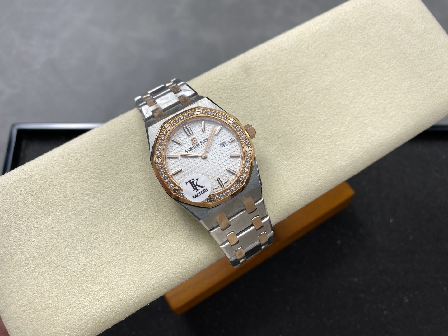 2025高級オーデマピゲロイヤルオークコピーシリーズ女性時計入荷 174881高い品質