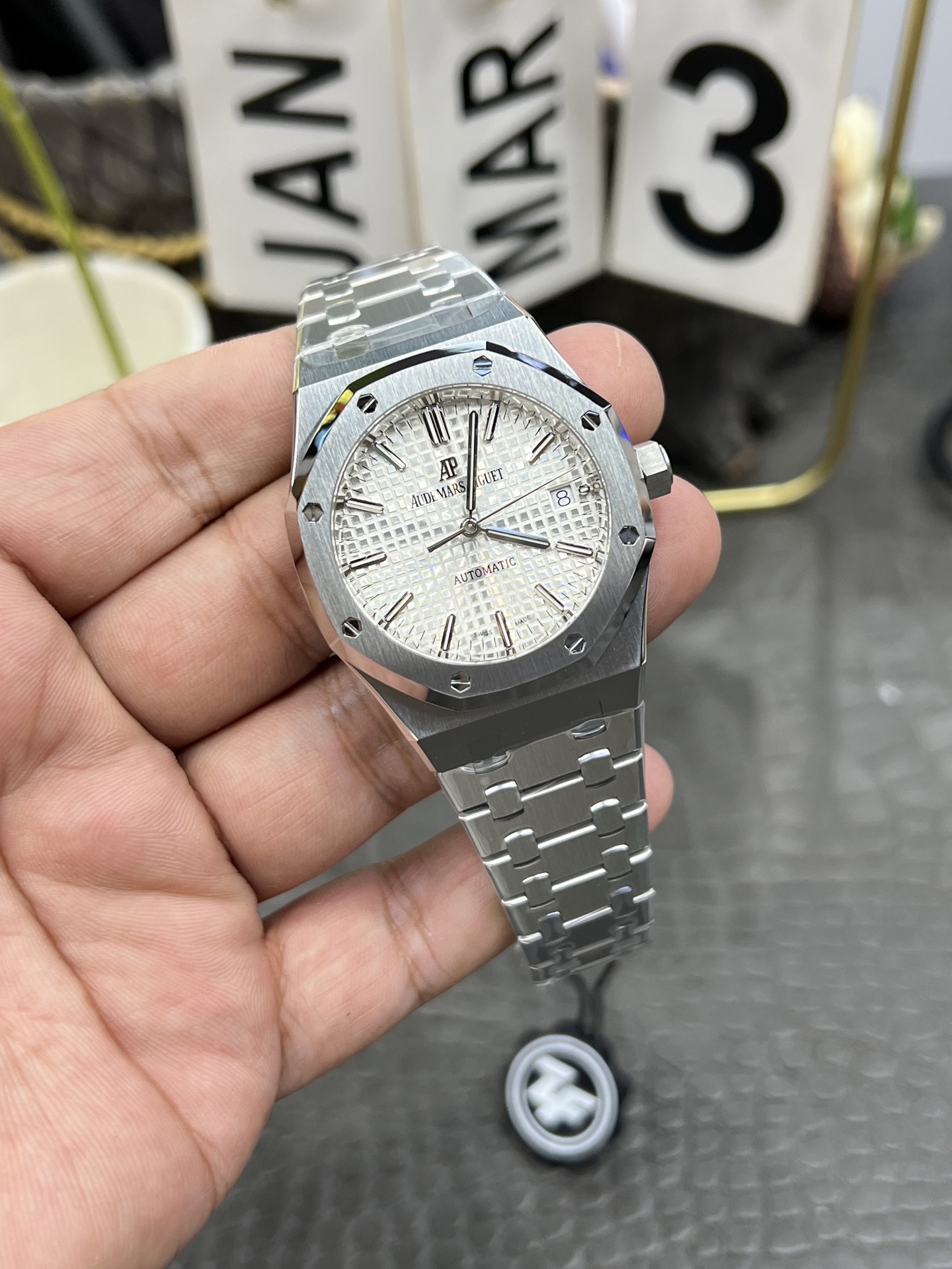 世界では激安オーデマピゲスーパーコピー時計ロイヤルオーク15400シリーズ 174991通販