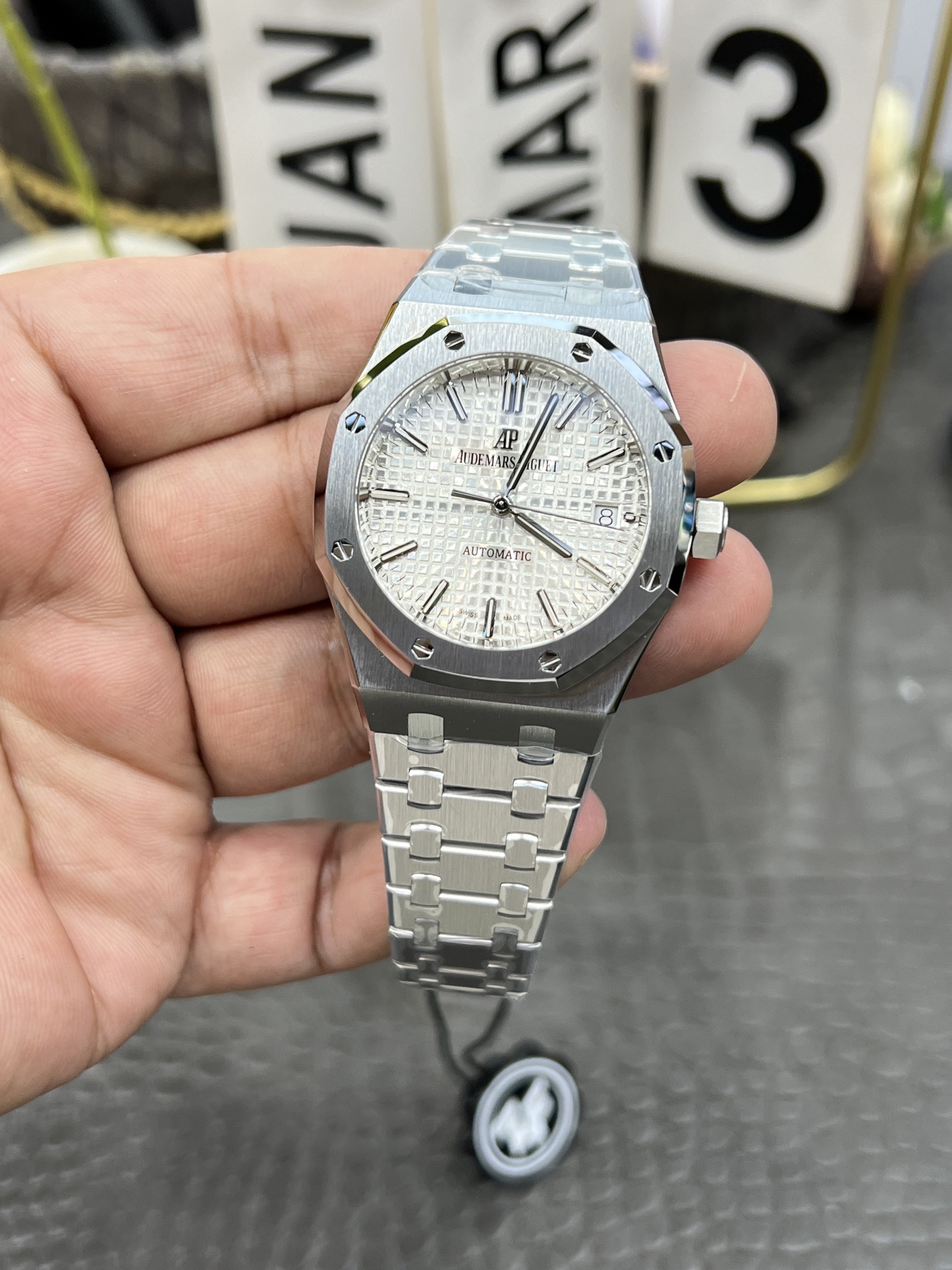 世界では激安オーデマピゲスーパーコピー時計ロイヤルオーク15400シリーズ 174991激安送料無料