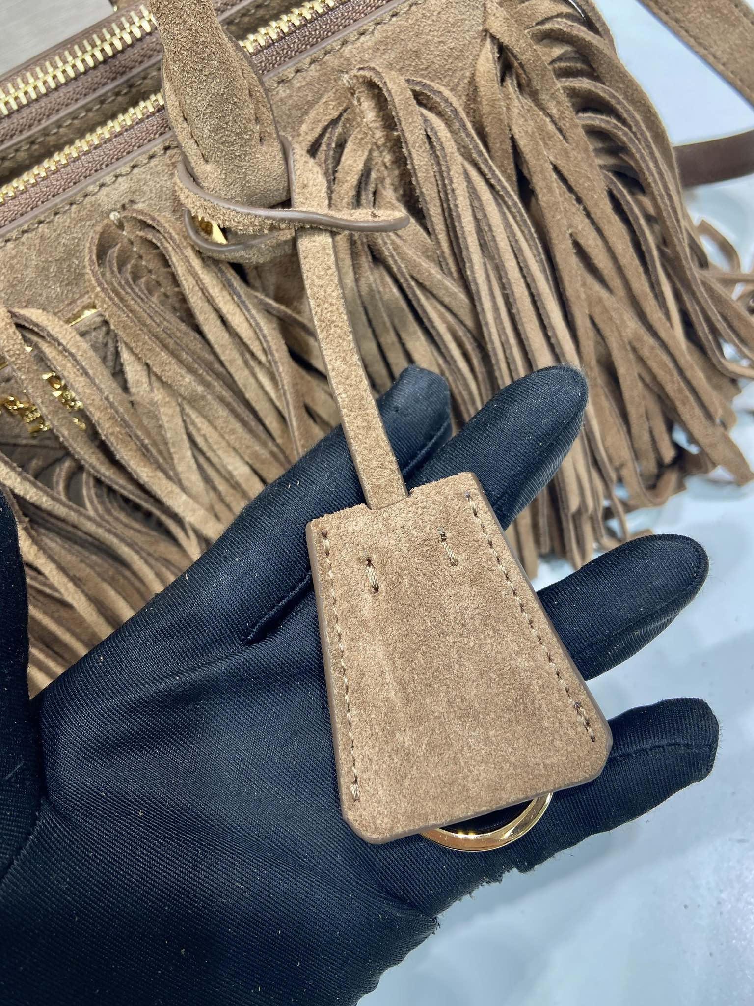 新作好評商品プラダスエード タッセルスーパーコピーブランドバッグ 1BA457N級品