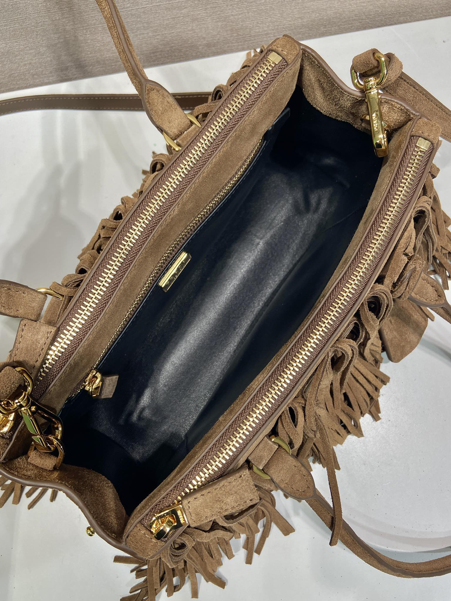 新作好評商品プラダスエード タッセルスーパーコピーブランドバッグ 1BA457代引きを販売