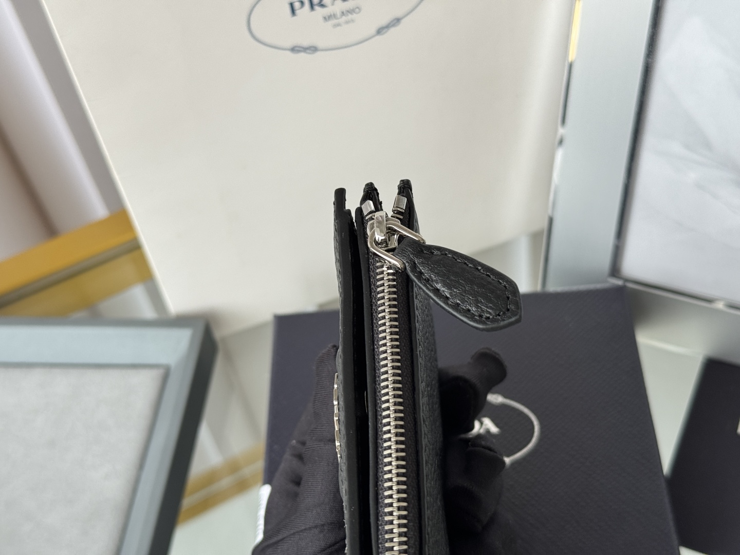 2025年新作プラダ短い財布コピーユニセックスショート 1ML050N級品