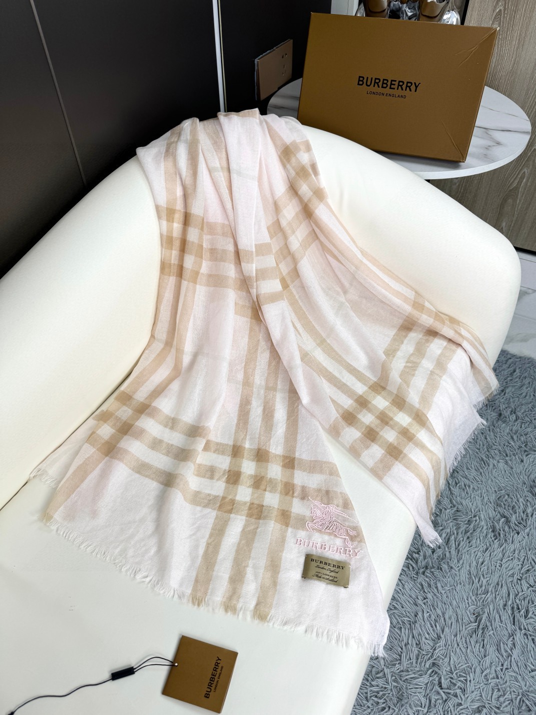 最新の海外バーバリーマフラーコピー女子カシミアウォーホースロゴ 2024145高い品質