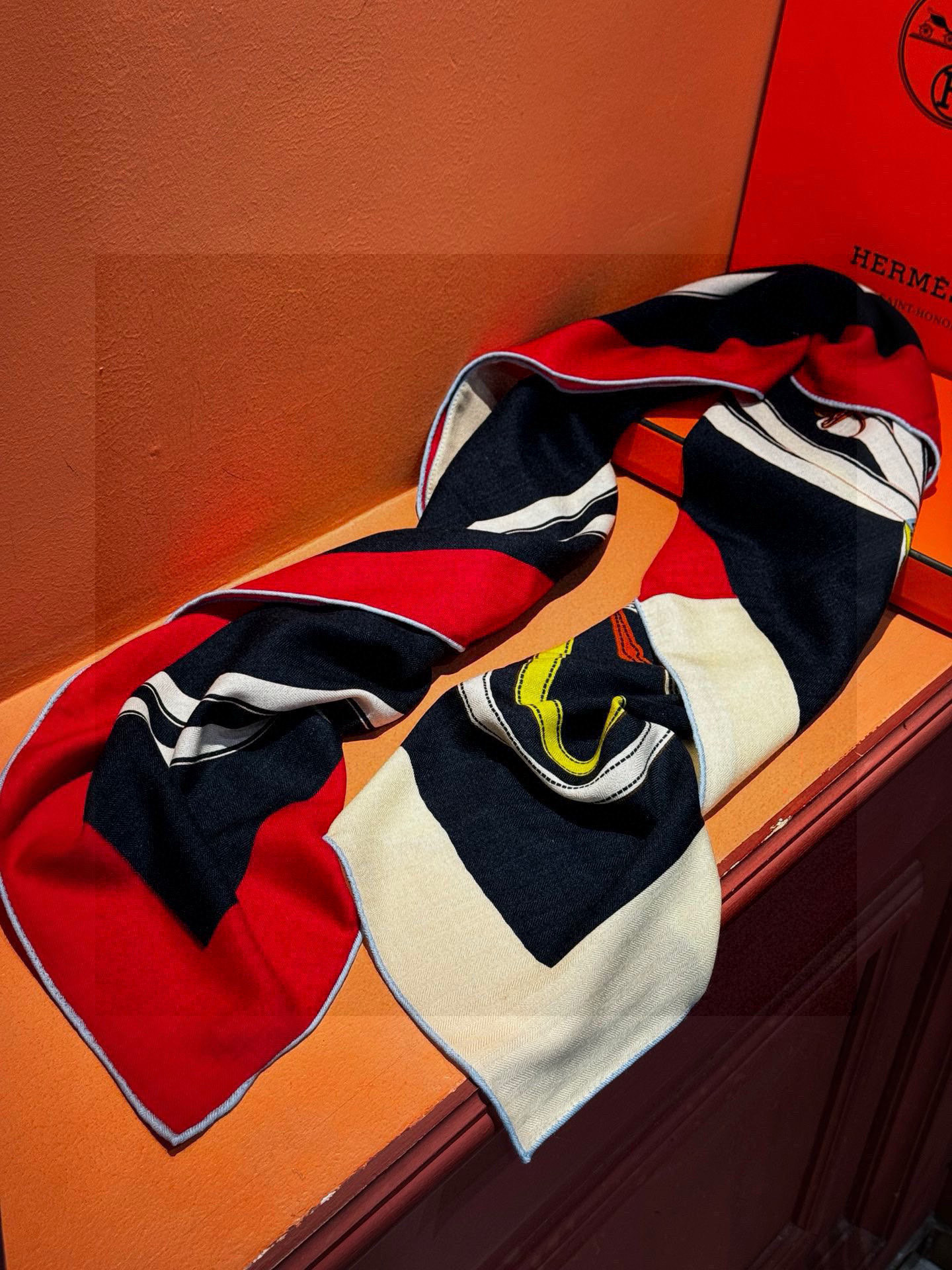 エルメスマフラーコピー新商品ブライドル両面カシミアスクエアスカーフ 215881品質保証！高い品質