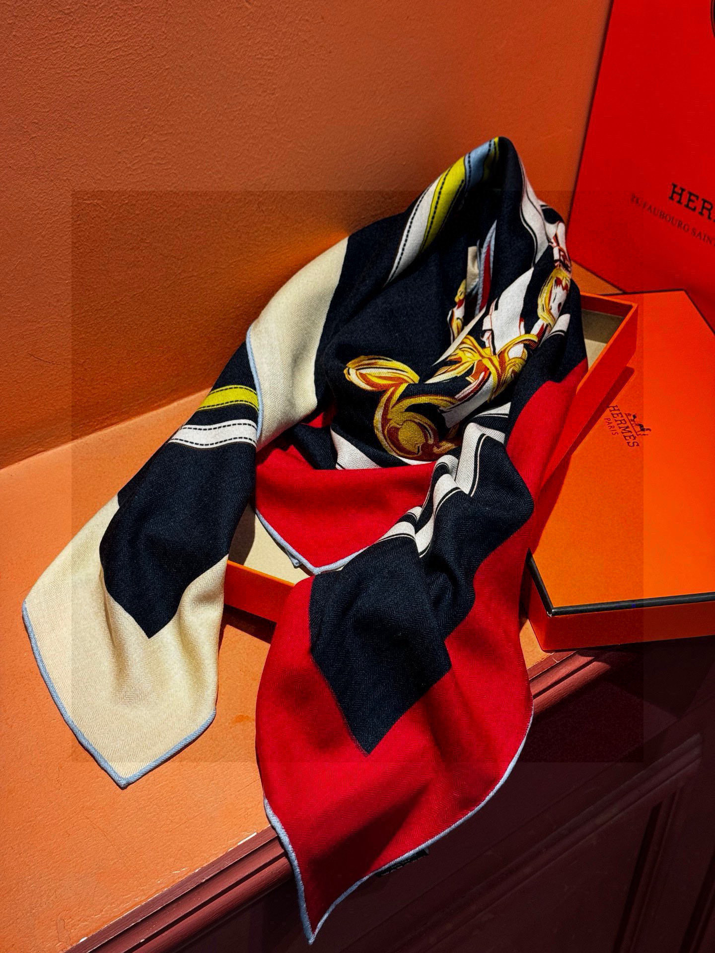 エルメスマフラーコピー新商品ブライドル両面カシミアスクエアスカーフ 215881品質保証！人気