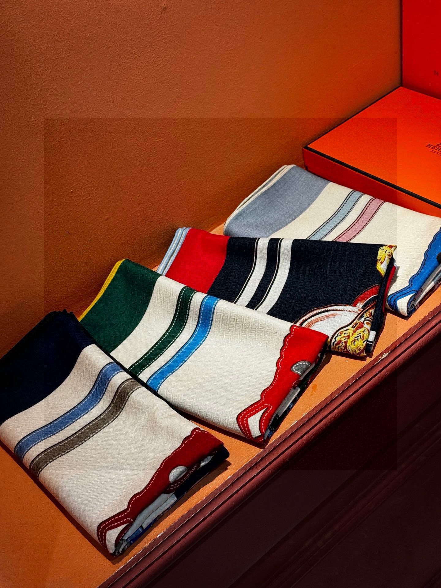 エルメスマフラーコピー新商品ブライドル両面カシミアスクエアスカーフ 215881品質保証！N級品