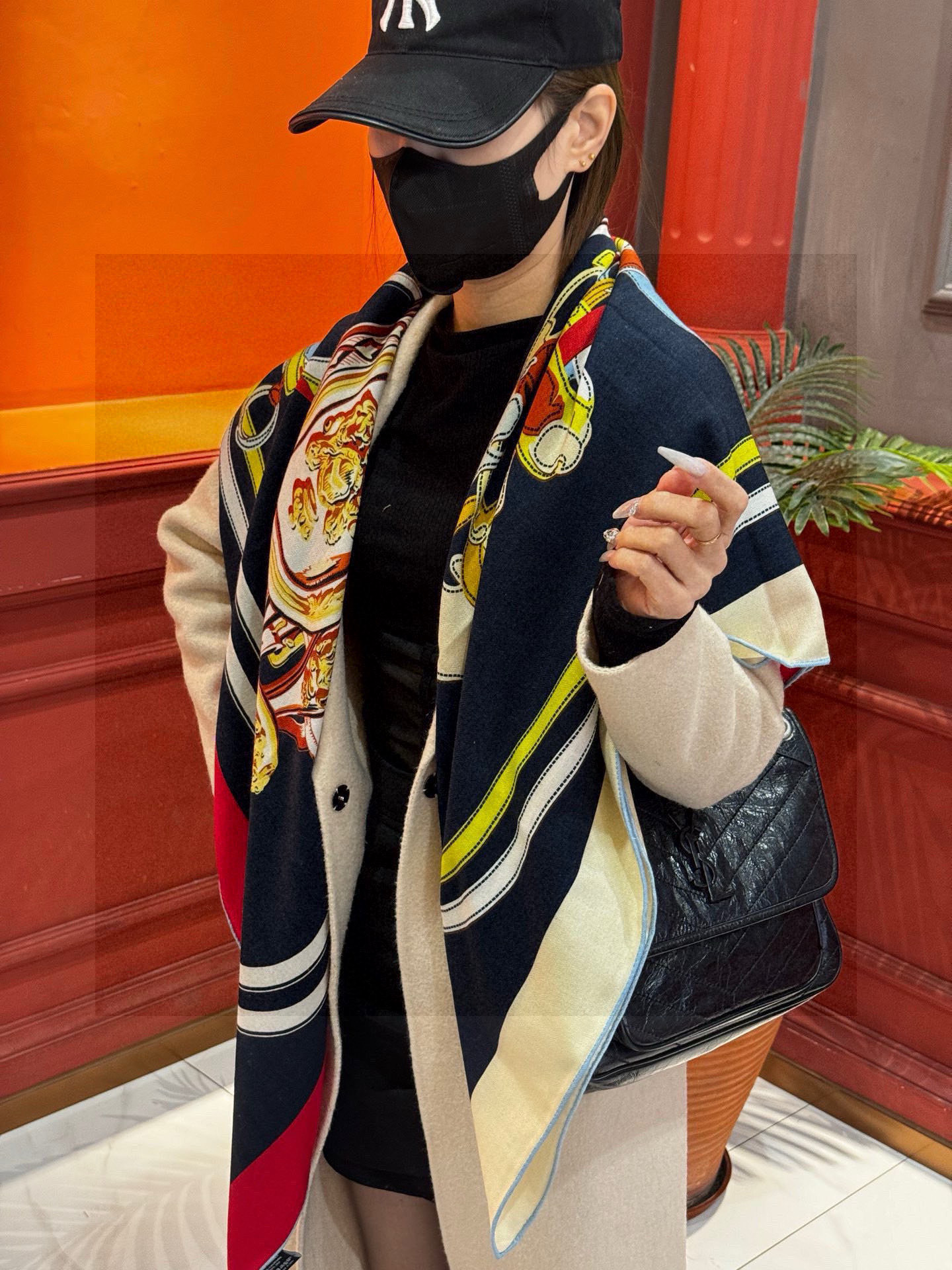 エルメスマフラーコピー新商品ブライドル両面カシミアスクエアスカーフ 215881品質保証！