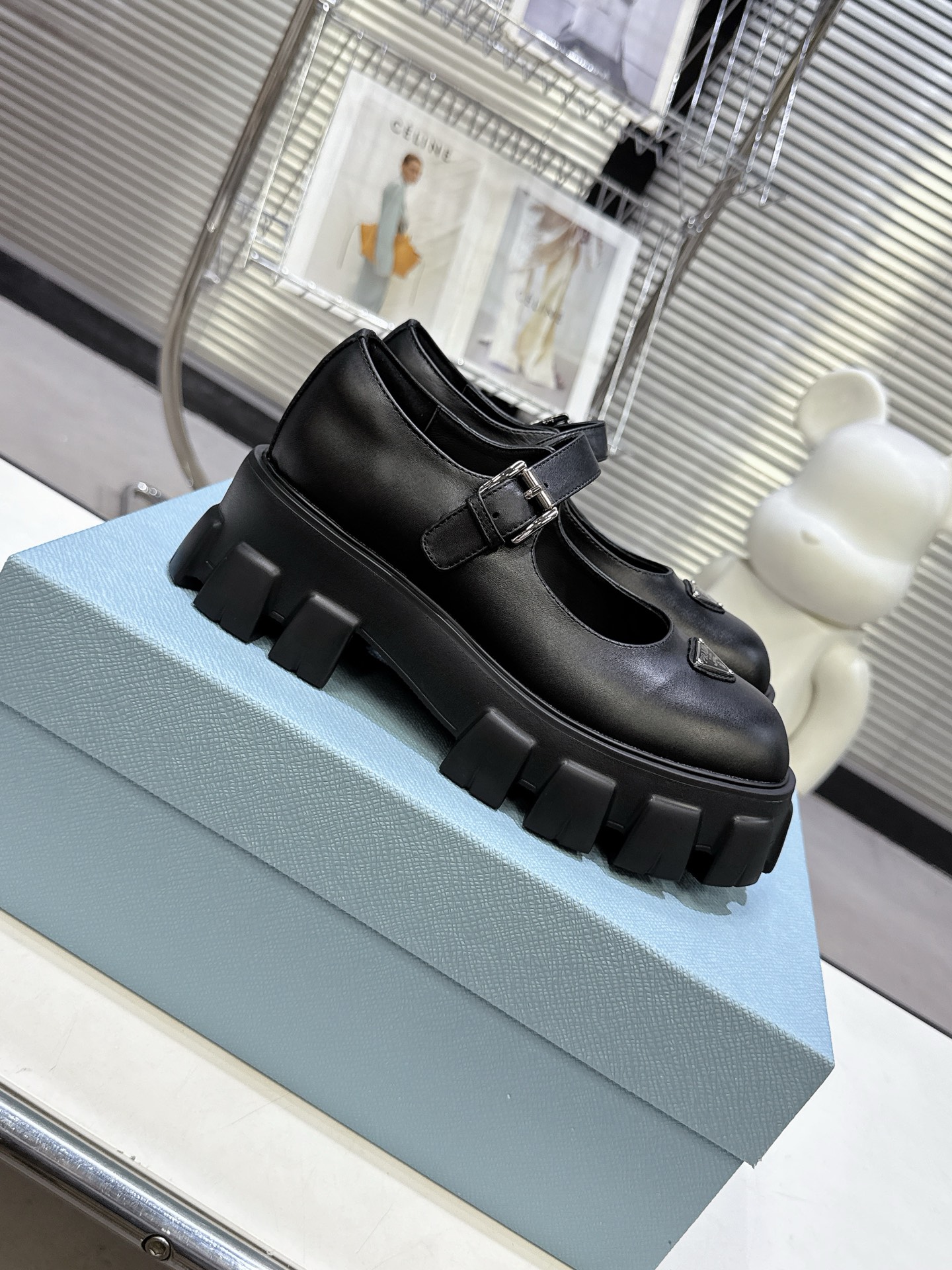 新作プラダ超絶の黒厚底メリージェーンシューズ激安買取 324470通販