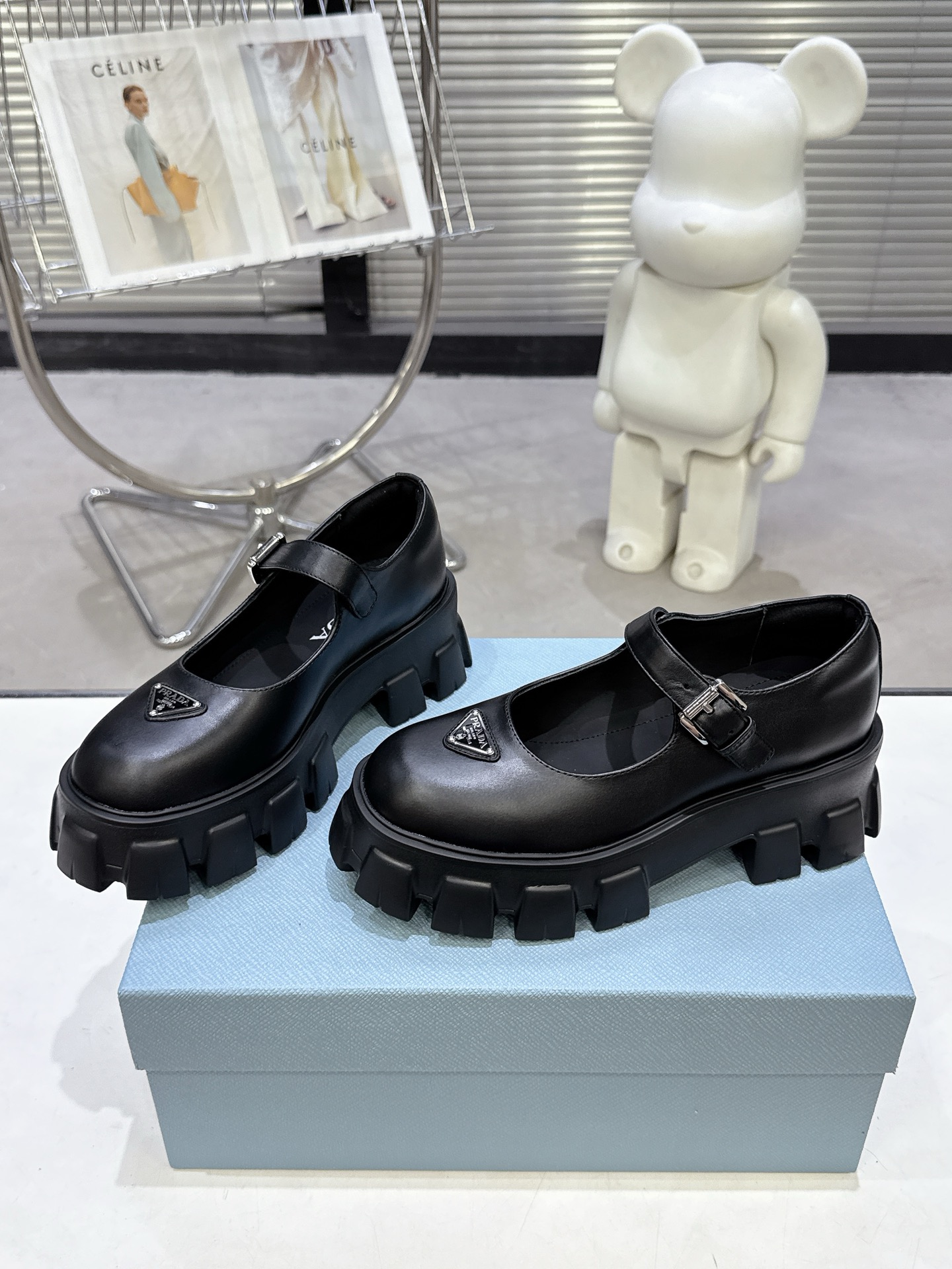 新作プラダ超絶の黒厚底メリージェーンシューズ激安買取 324470激安送料無料