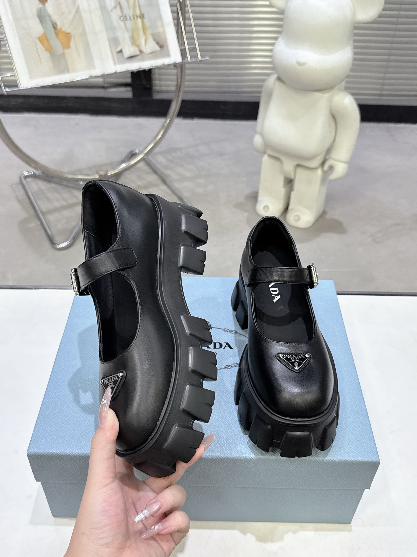 新作プラダ超絶の黒厚底メリージェーンシューズ激安買取 324470高い品質