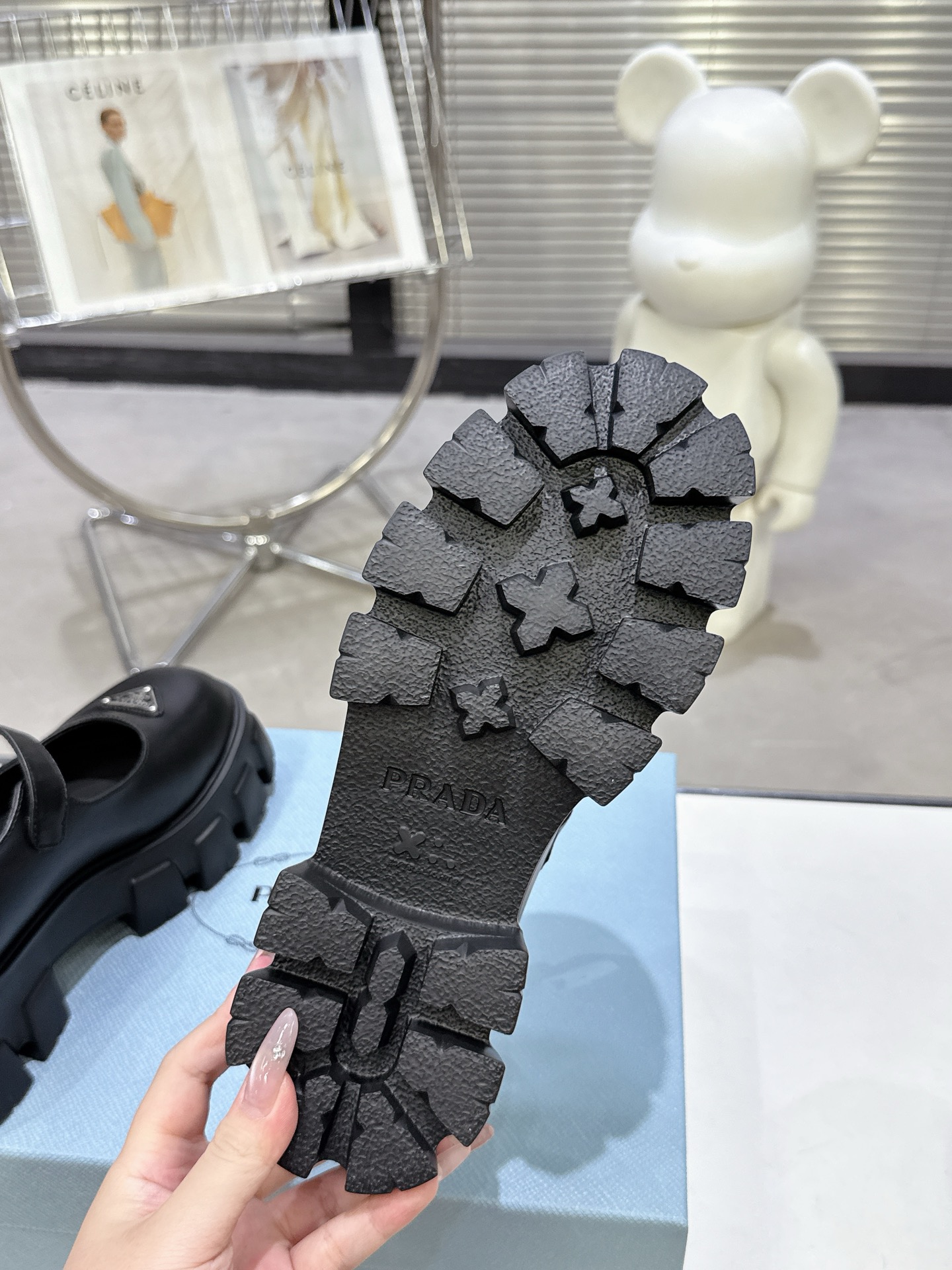 新作プラダ超絶の黒厚底メリージェーンシューズ激安買取 324470品質保証