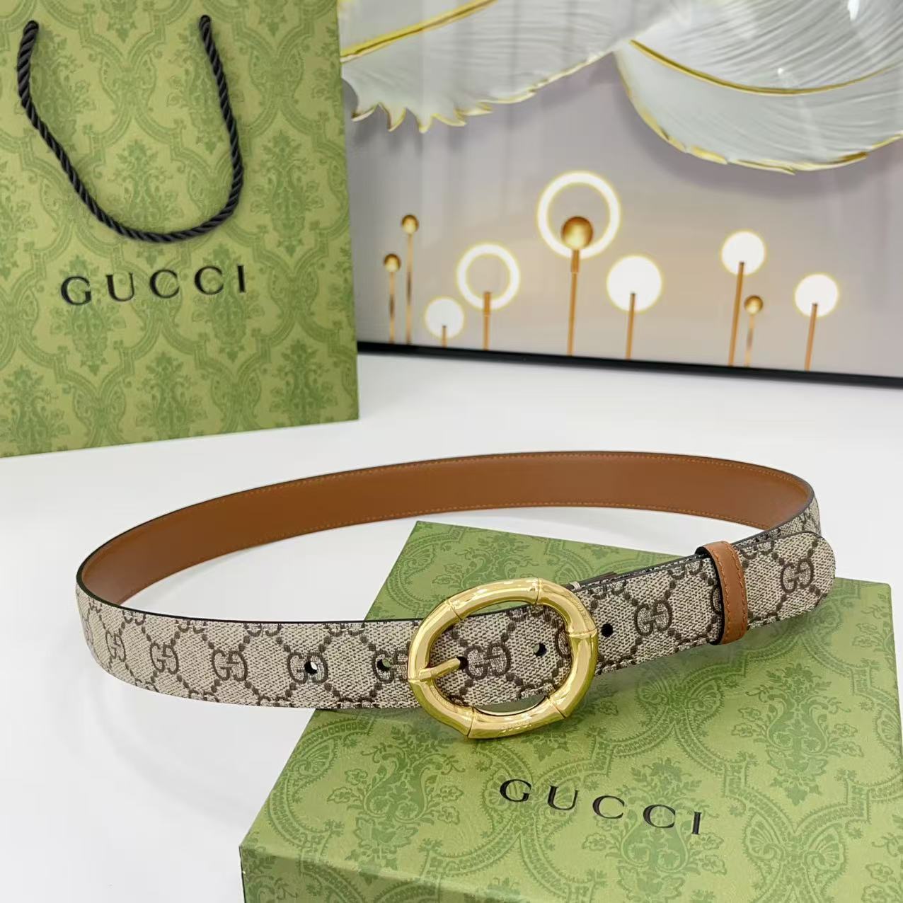 人気Gucciスーパーコピー竹バックルと銅バックルの両面牛革ベルト 32484