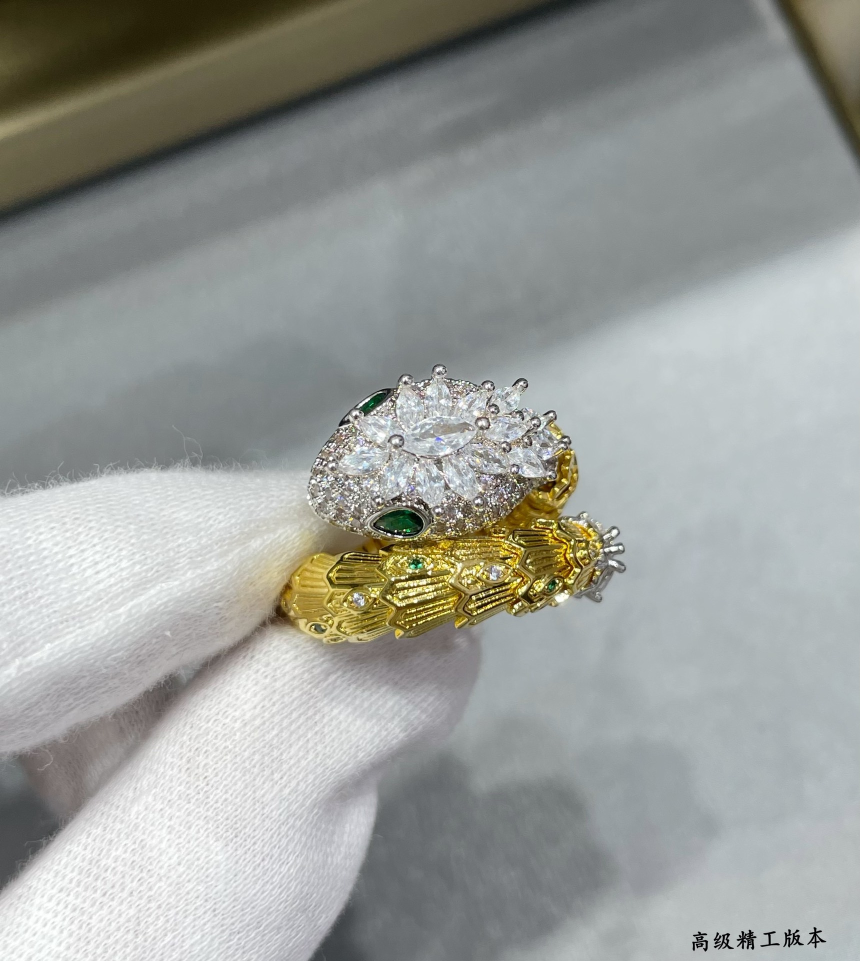 ブルガリの高級人気商品グリーンアイズプリンセススネークリング 407640N級品
