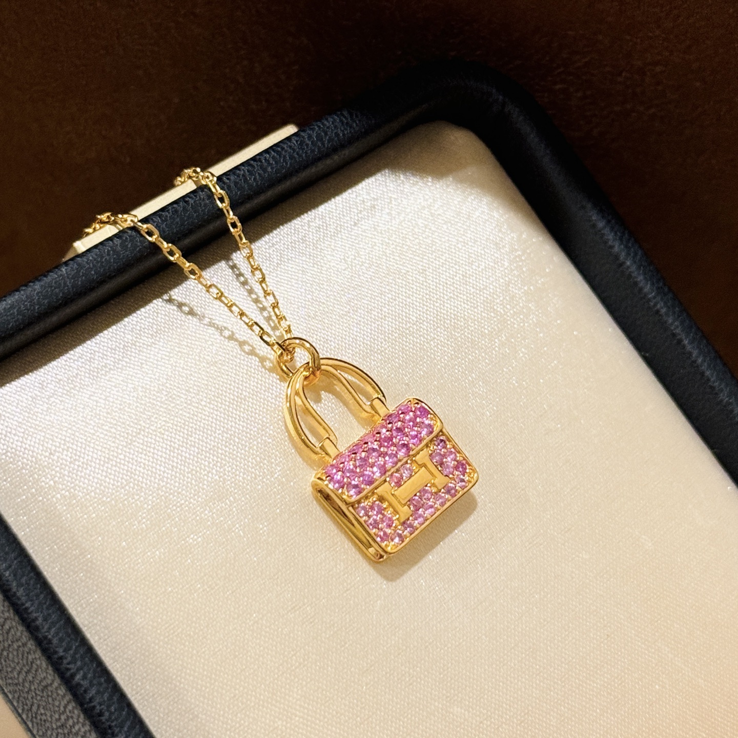 高級超絶のエルメス カンカンバッグスーパーコピー女神ネックレス実物 413067代引きを販売