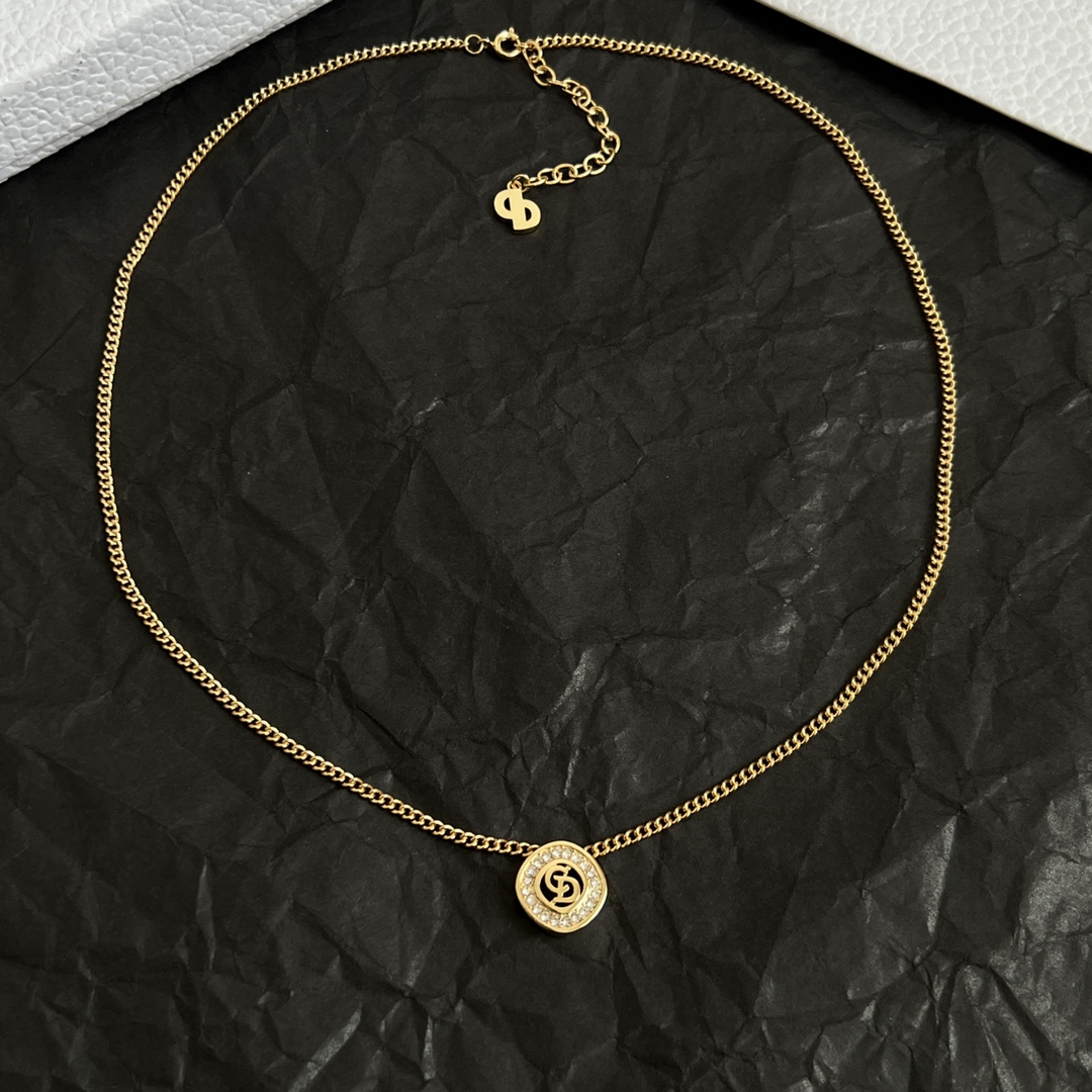 最新可愛いのディオールジュエリーネックレスコピーヴィンテージ真鍮素材 420730高い品質