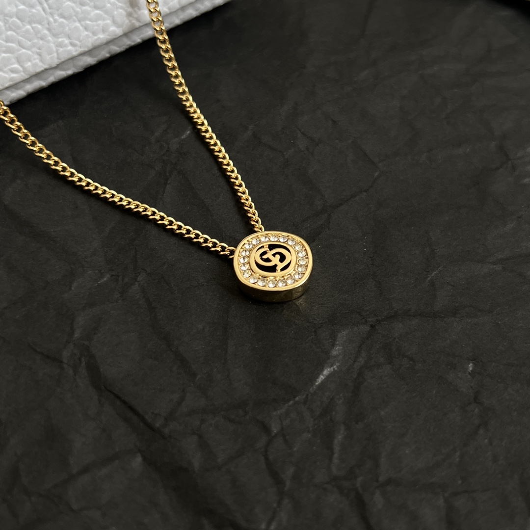 最新可愛いのディオールジュエリーネックレスコピーヴィンテージ真鍮素材 420730人気