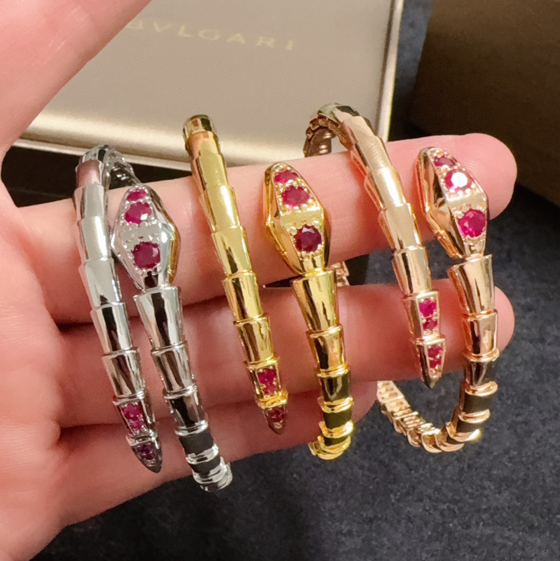 ブルガリの高級高級サーペントデザイン最新ルビーブレスレットコピー 429408