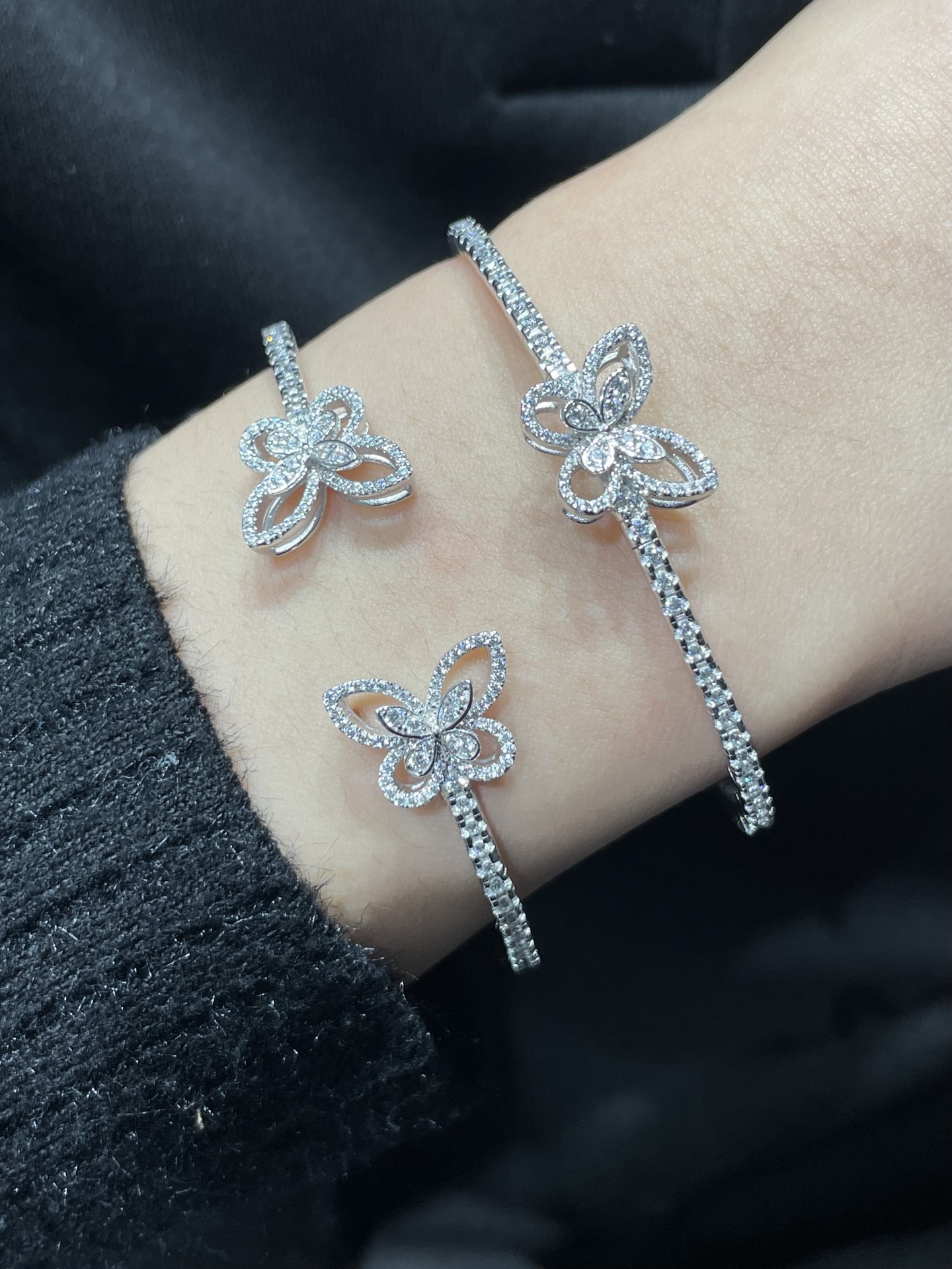 グラフスーパーコピーダブルバタフライバングル最高品質のキュービックジルコニア 436339通販