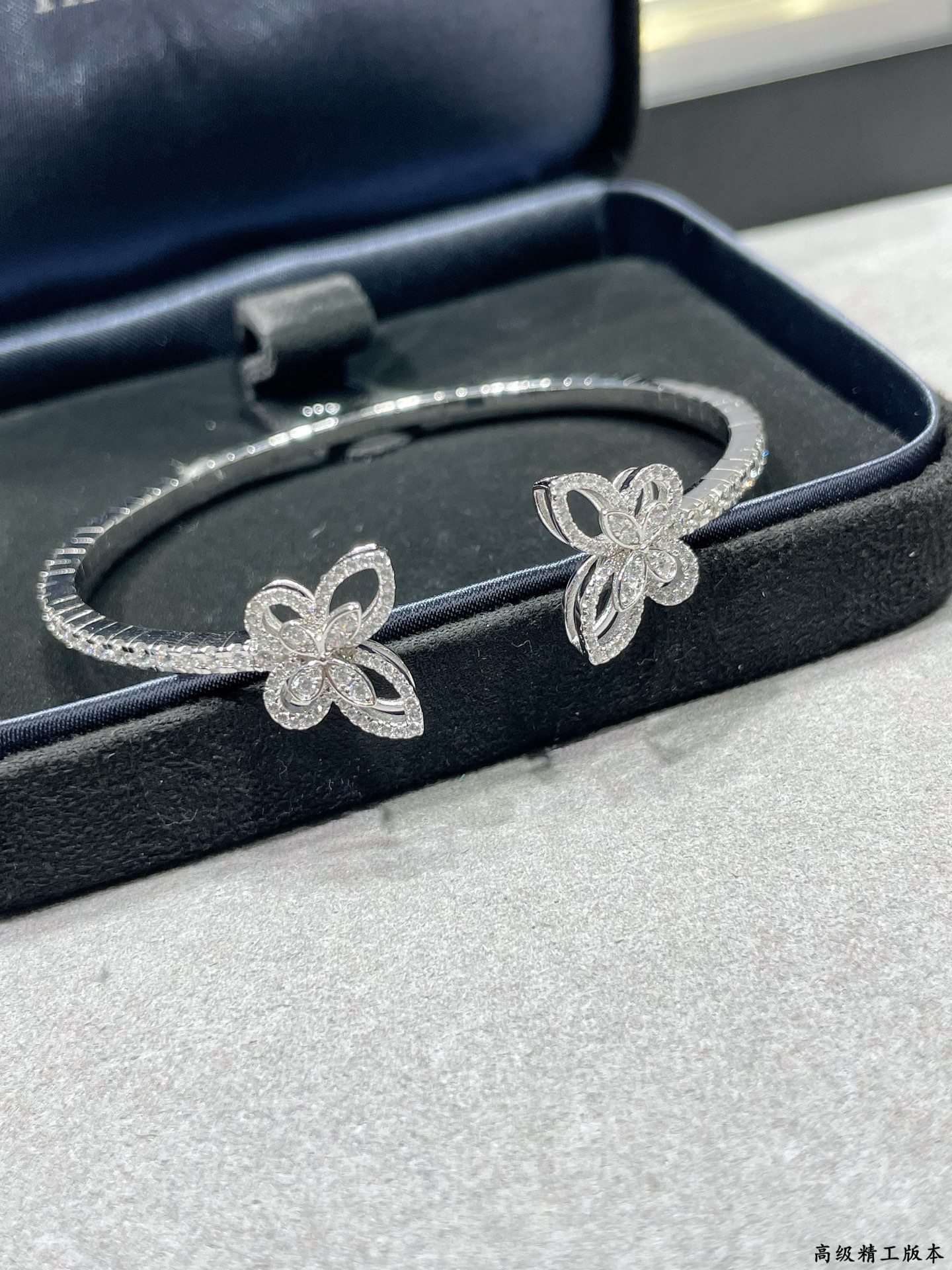 グラフスーパーコピーダブルバタフライバングル最高品質のキュービックジルコニア 436339激安送料無料