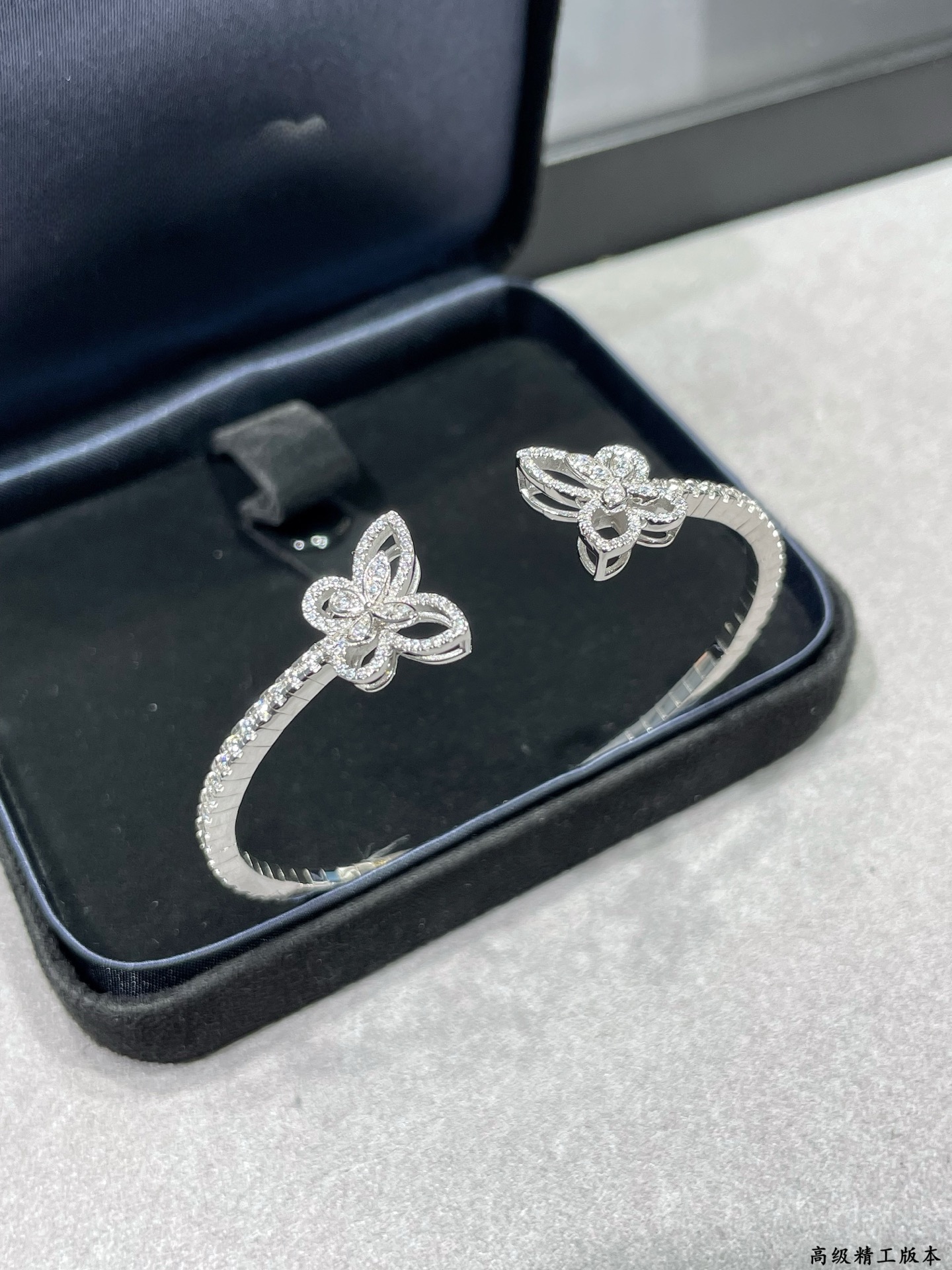 グラフスーパーコピーダブルバタフライバングル最高品質のキュービックジルコニア 436339高い品質