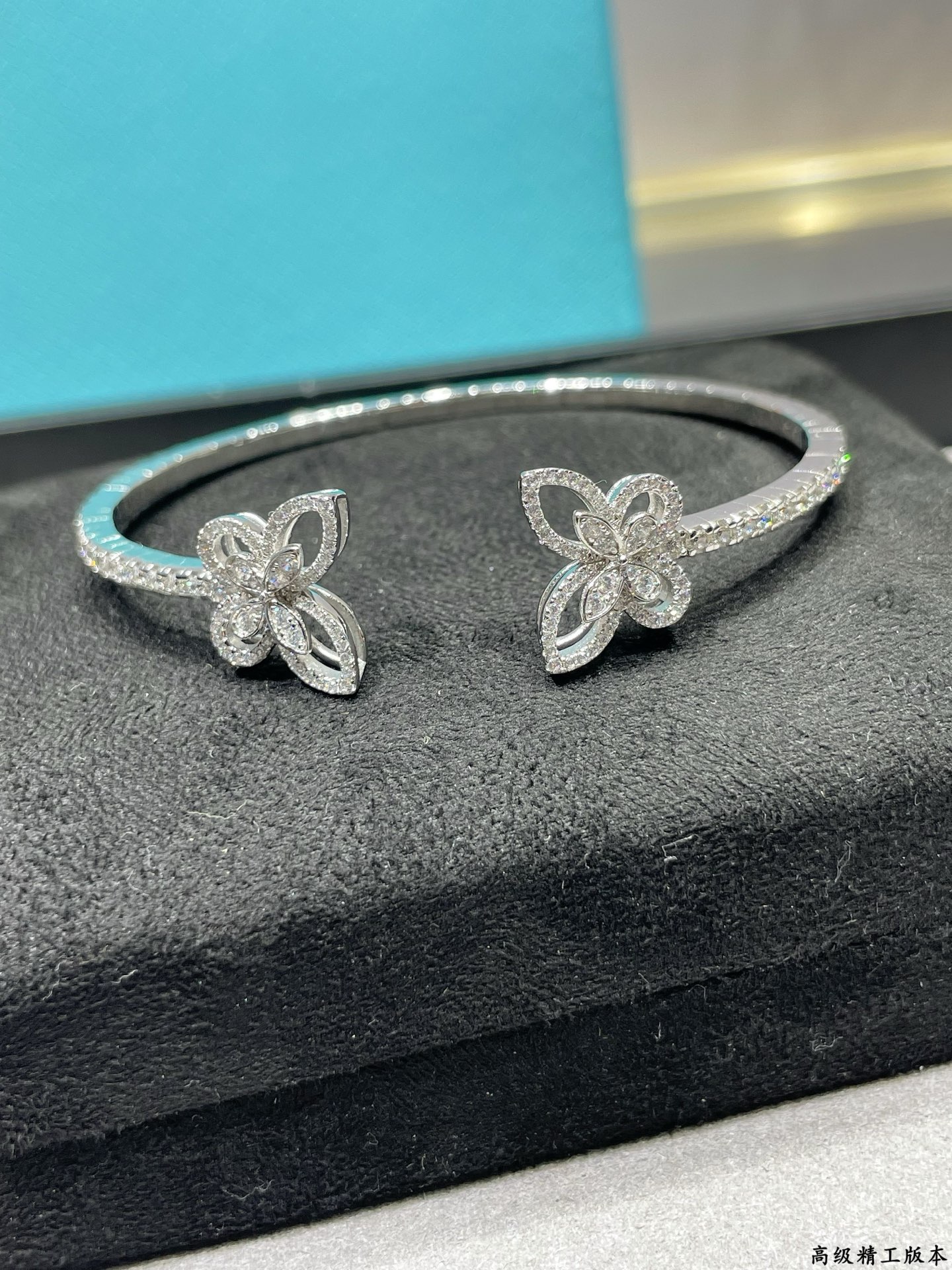 グラフスーパーコピーダブルバタフライバングル最高品質のキュービックジルコニア 436339代引きを販売