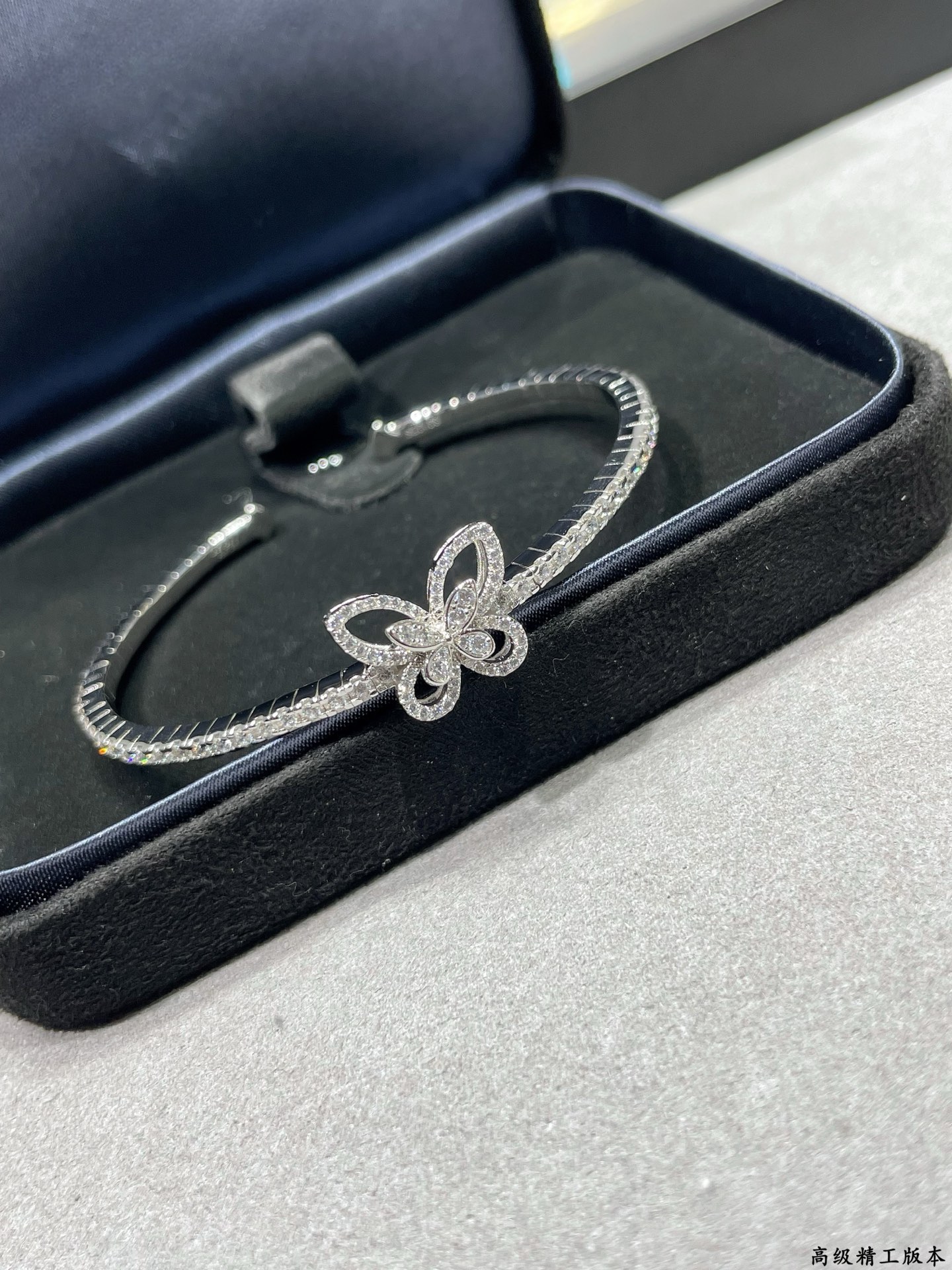 2025豪華さと上品グラフ シングルバタフライコピー可愛い偽物ブレスレット 436341高い品質