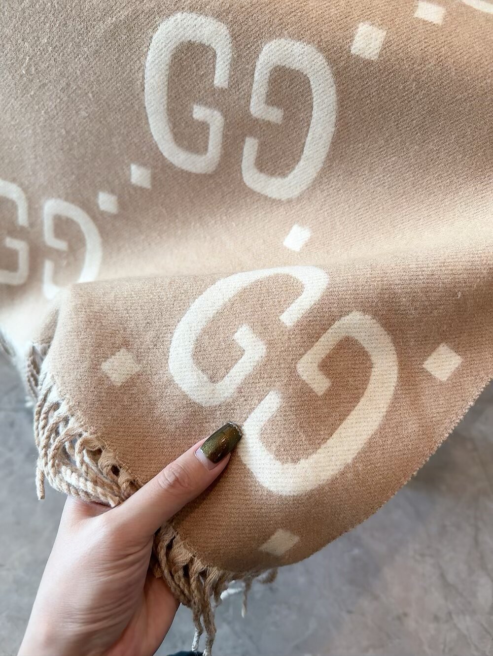 グッチ豪華さと上品の両面ツートンスカーフ安心と信頼老舗 555001通販