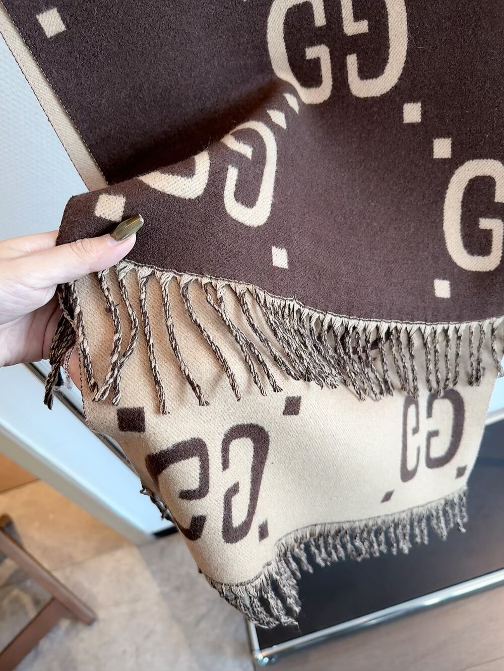 グッチ豪華さと上品の両面ツートンスカーフ安心と信頼老舗 555001最高級