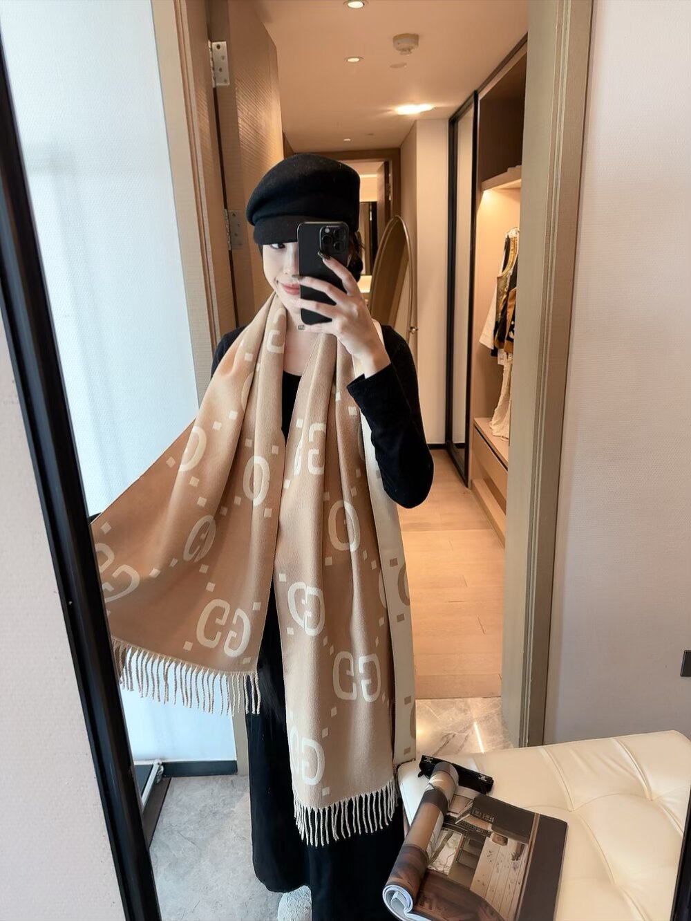 グッチ豪華さと上品の両面ツートンスカーフ安心と信頼老舗 555001