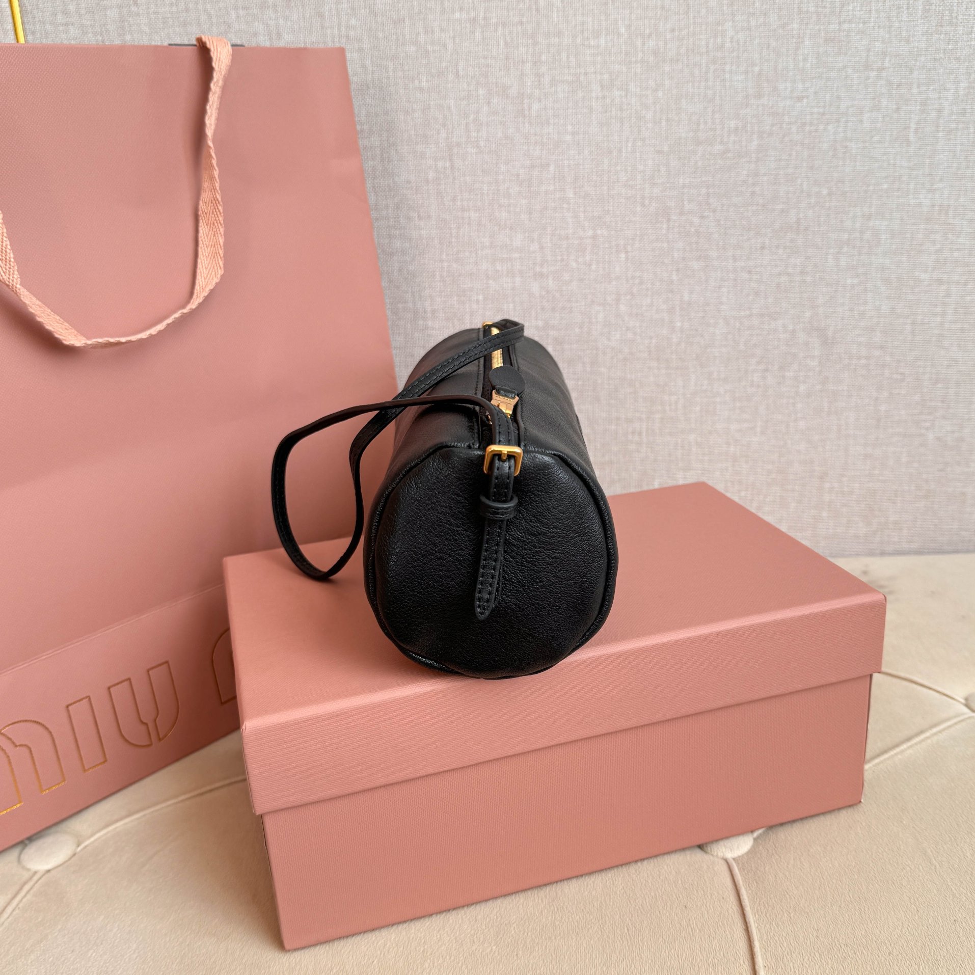 ミュウミュウドラムスーパーコピー品質上げ商品バッグ新入荷 5NF851激安送料無料