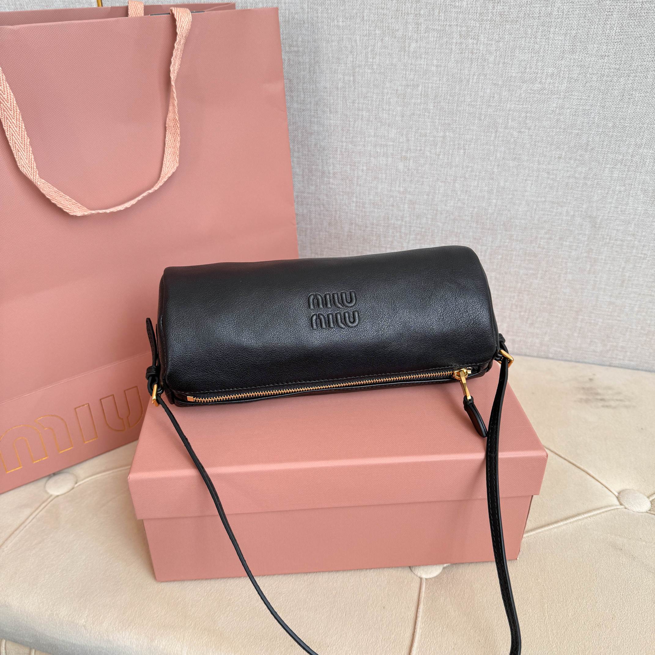 ミュウミュウドラムスーパーコピー品質上げ商品バッグ新入荷 5NF851高い品質