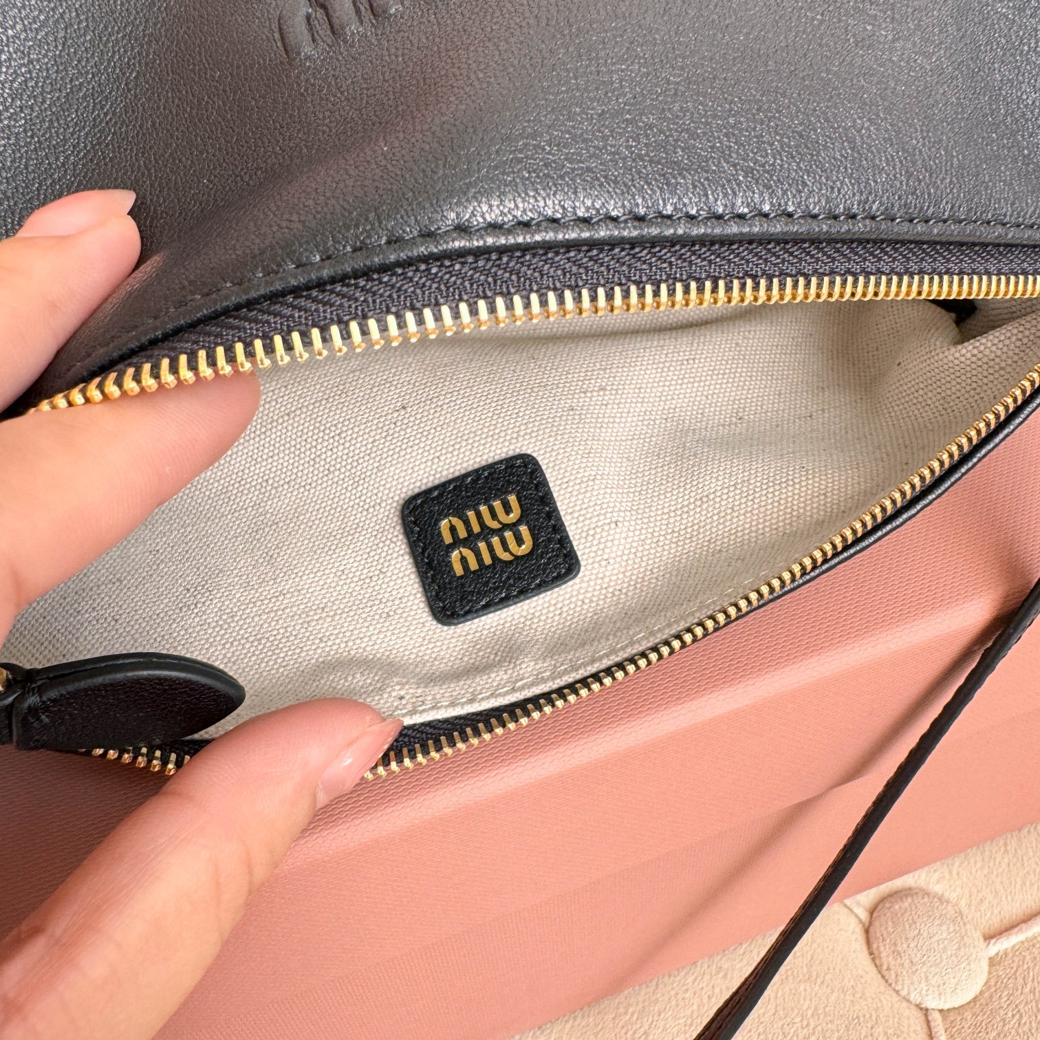 ミュウミュウドラムスーパーコピー品質上げ商品バッグ新入荷 5NF851品質保証