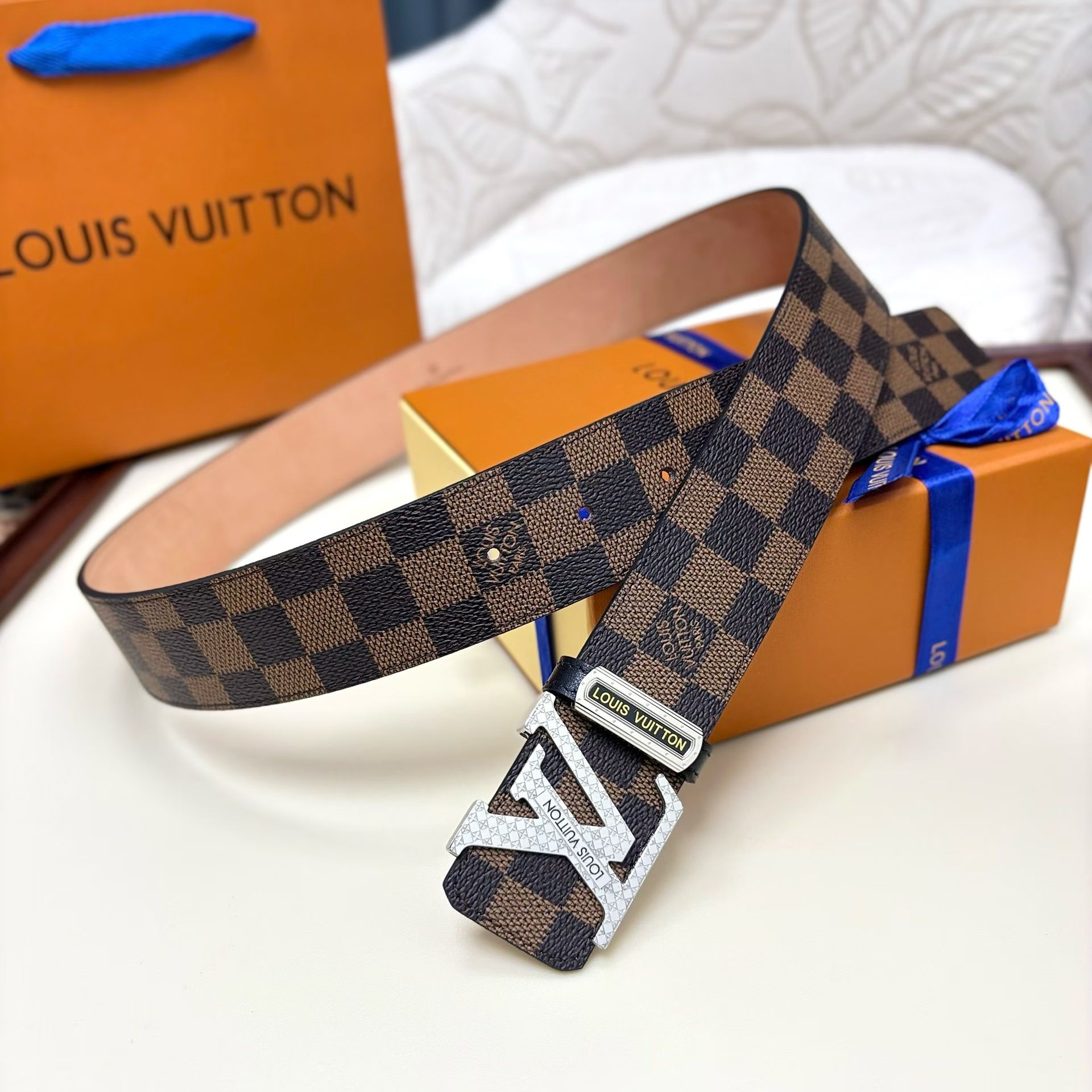 高級ルイヴィトンスーパーコピーベルト4.0ソリッドスチール刻印バックル 663071通販