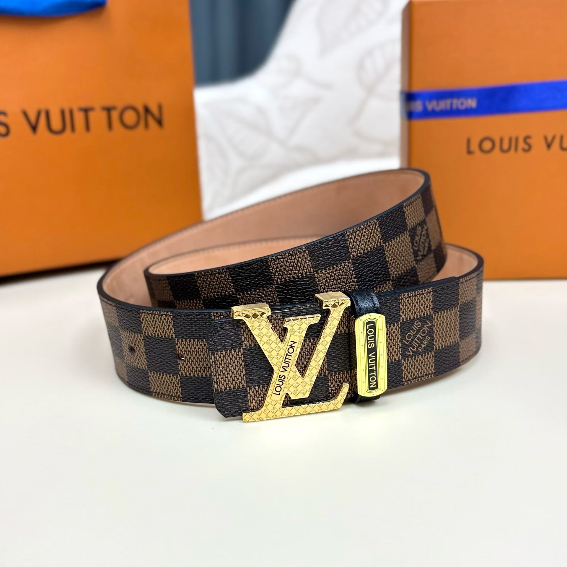 高級ルイヴィトンスーパーコピーベルト4.0ソリッドスチール刻印バックル 663071激安送料無料