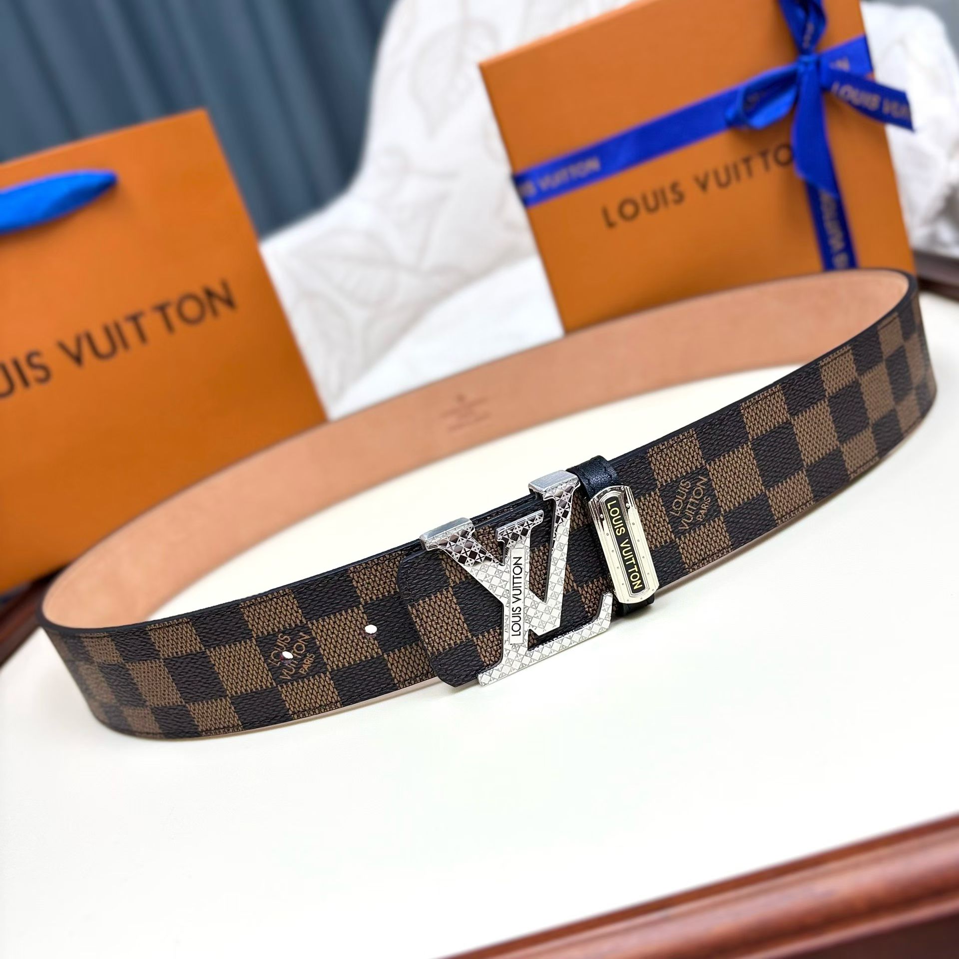 高級ルイヴィトンスーパーコピーベルト4.0ソリッドスチール刻印バックル 663071高い品質