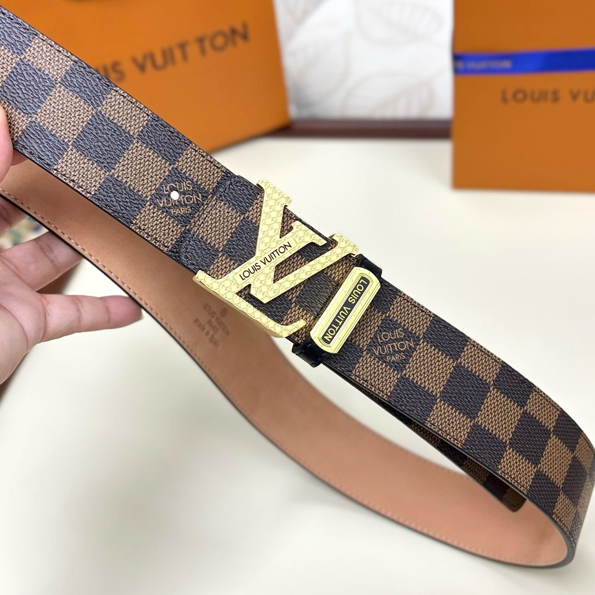 高級ルイヴィトンスーパーコピーベルト4.0ソリッドスチール刻印バックル 663071最高級