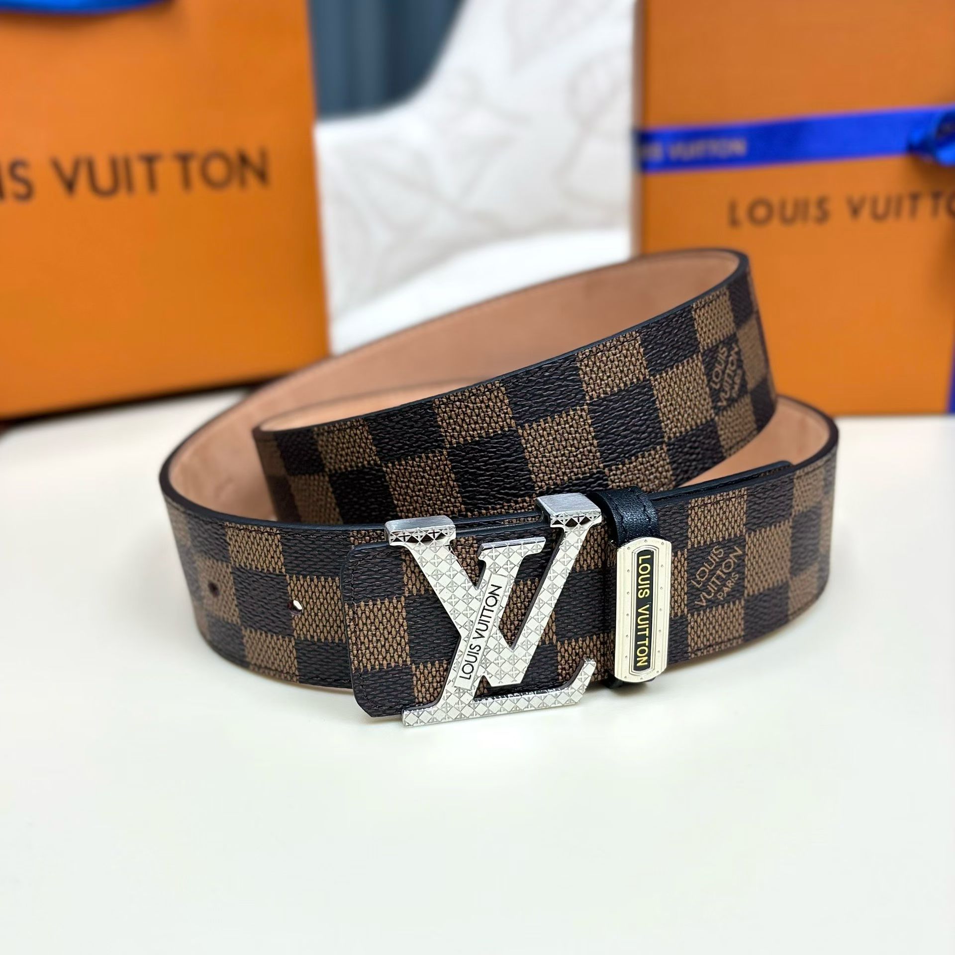 高級ルイヴィトンスーパーコピーベルト4.0ソリッドスチール刻印バックル 663071N級品